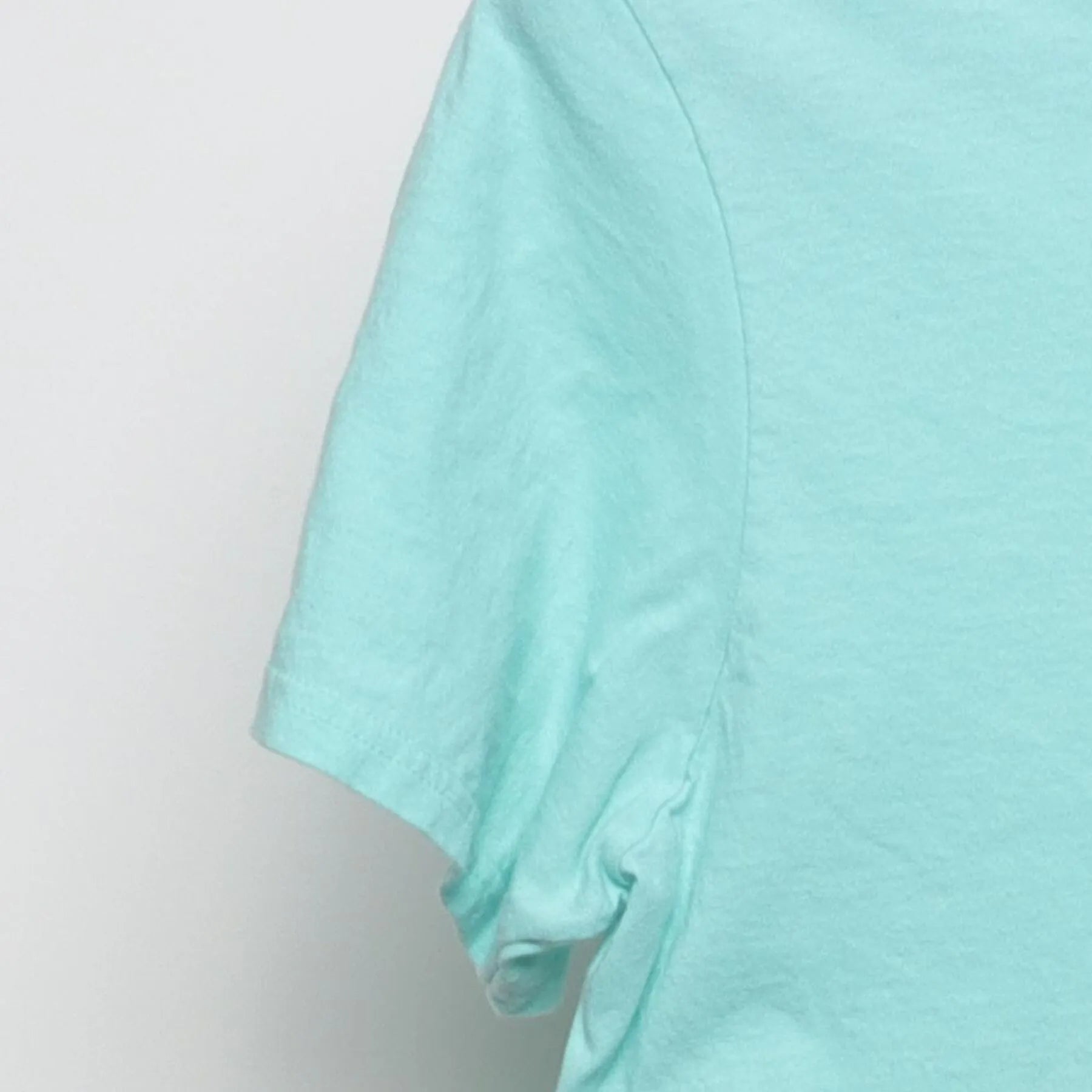 Close-up of the Left sleeve on the Vintage Y2K Quiksilver "Crest Logo" T-Shirt - S