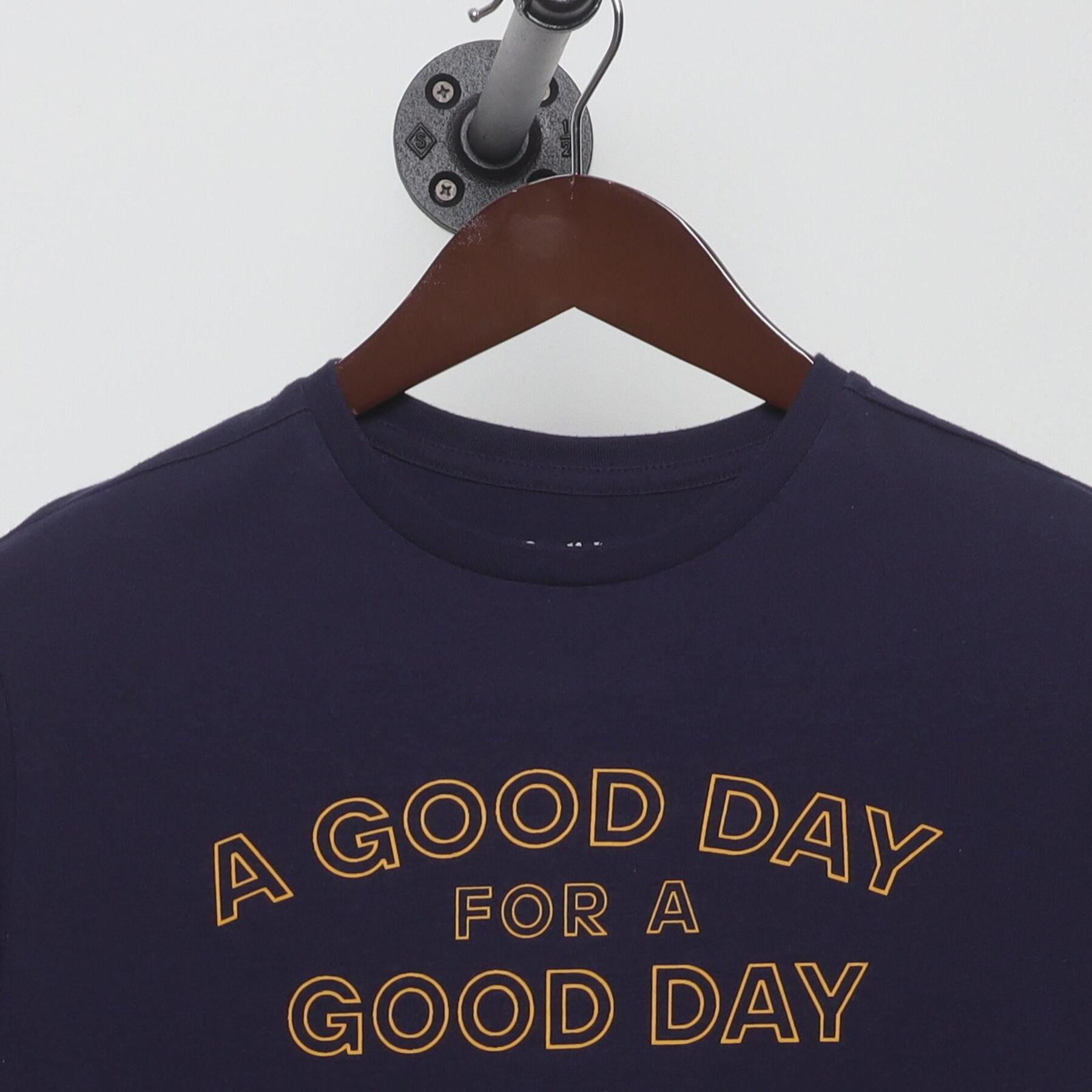 Close-up of the collar and tag on the Vintage 1980s Good Day "A Good Day For A Good Day" T-Shirt - S