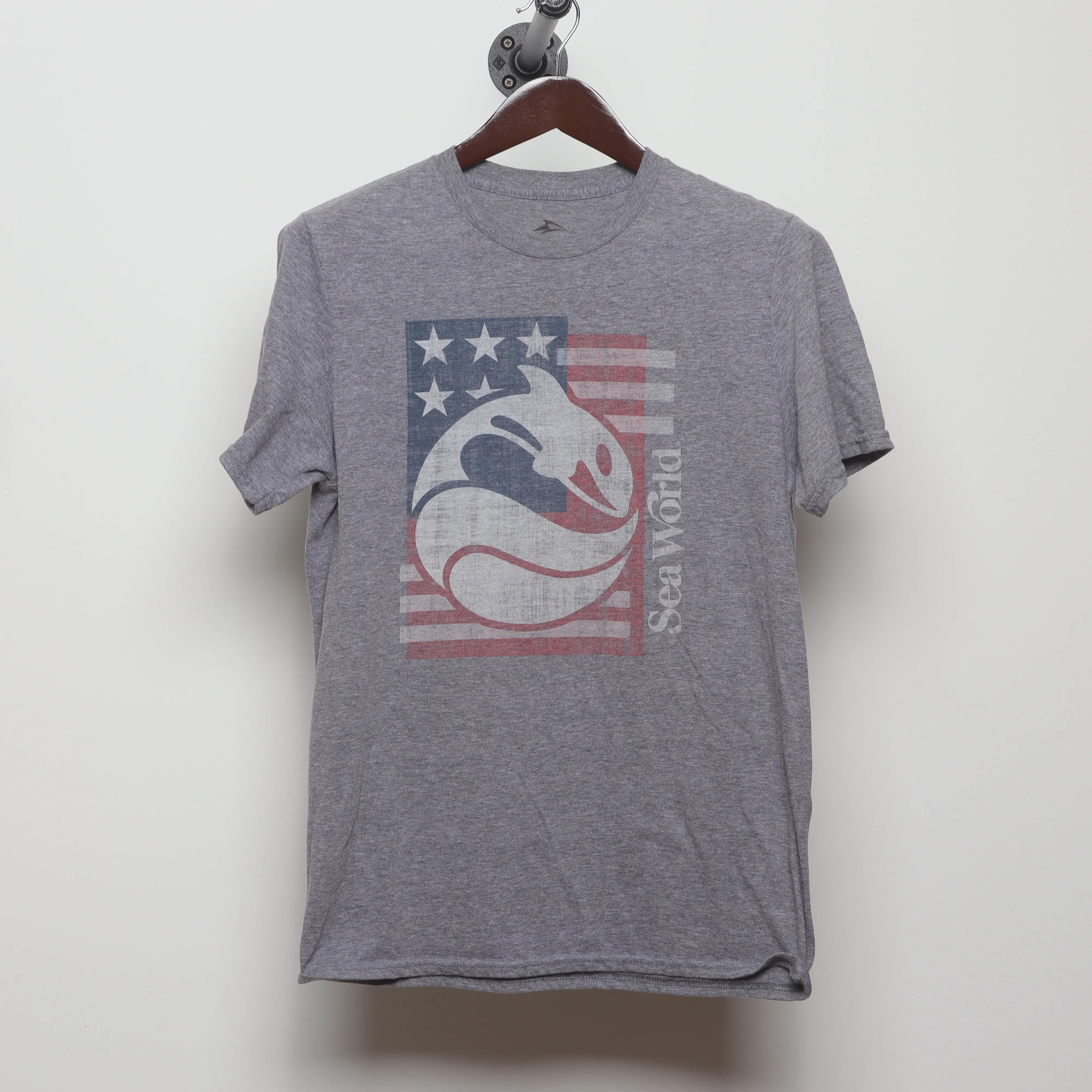 Front view of Retro Sea World American Flag Graphic Tee M