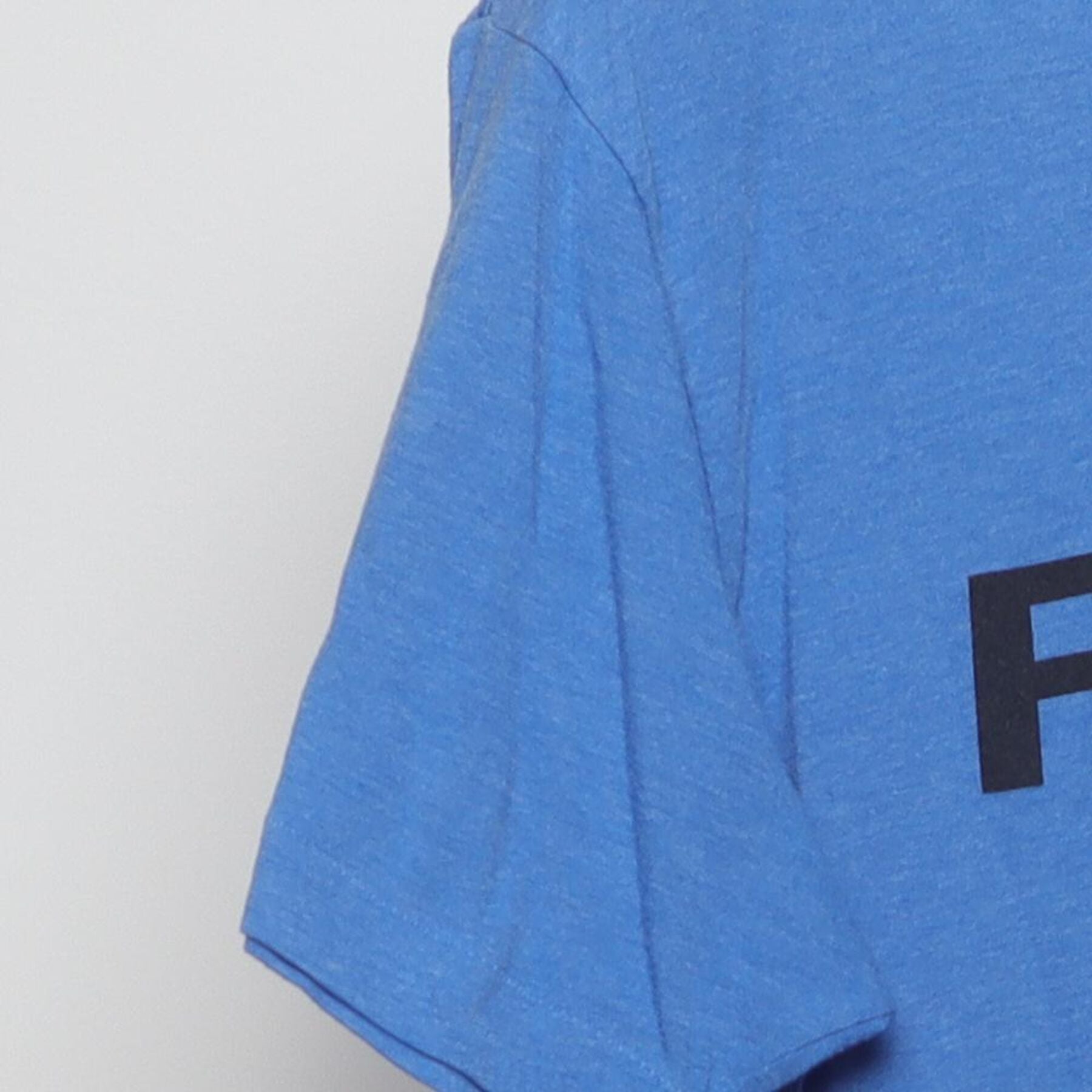 Close-up of the Left sleeve on the Vintage 2010s Rogue Fitness "Basic Logo" T-Shirt - S