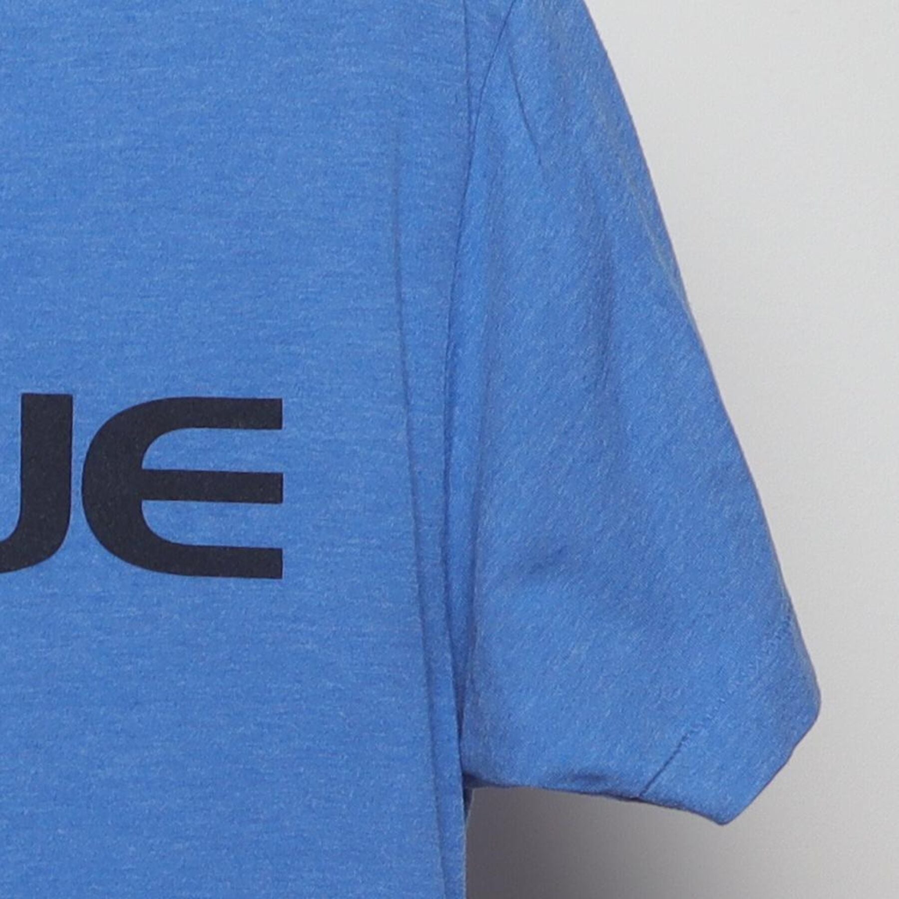 Close-up of the Right sleeve on the Vintage 2010s Rogue Fitness "Basic Logo" T-Shirt - S