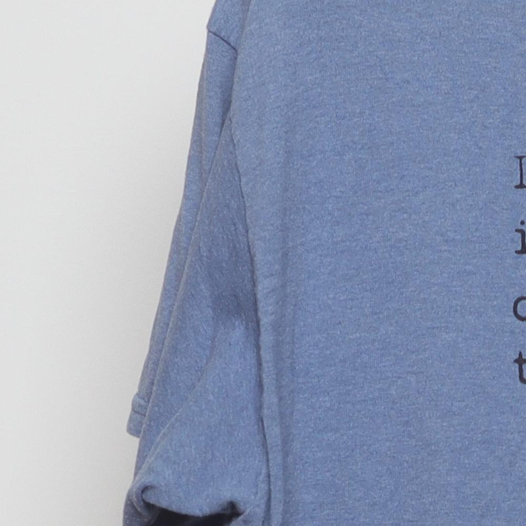 Close-up of the Left sleeve on the Vintage 2000s Arrested Development "Best Costume For Today" T-Shirt - L