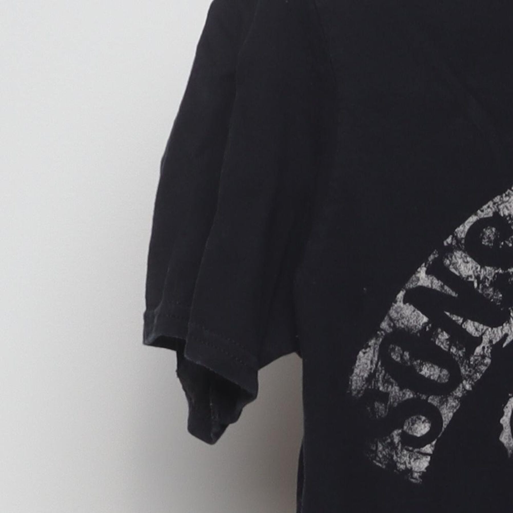 Close-up of the Left sleeve on the Vintage 2000s Sons of Anarchy "Reaper Logo" T-Shirt - S