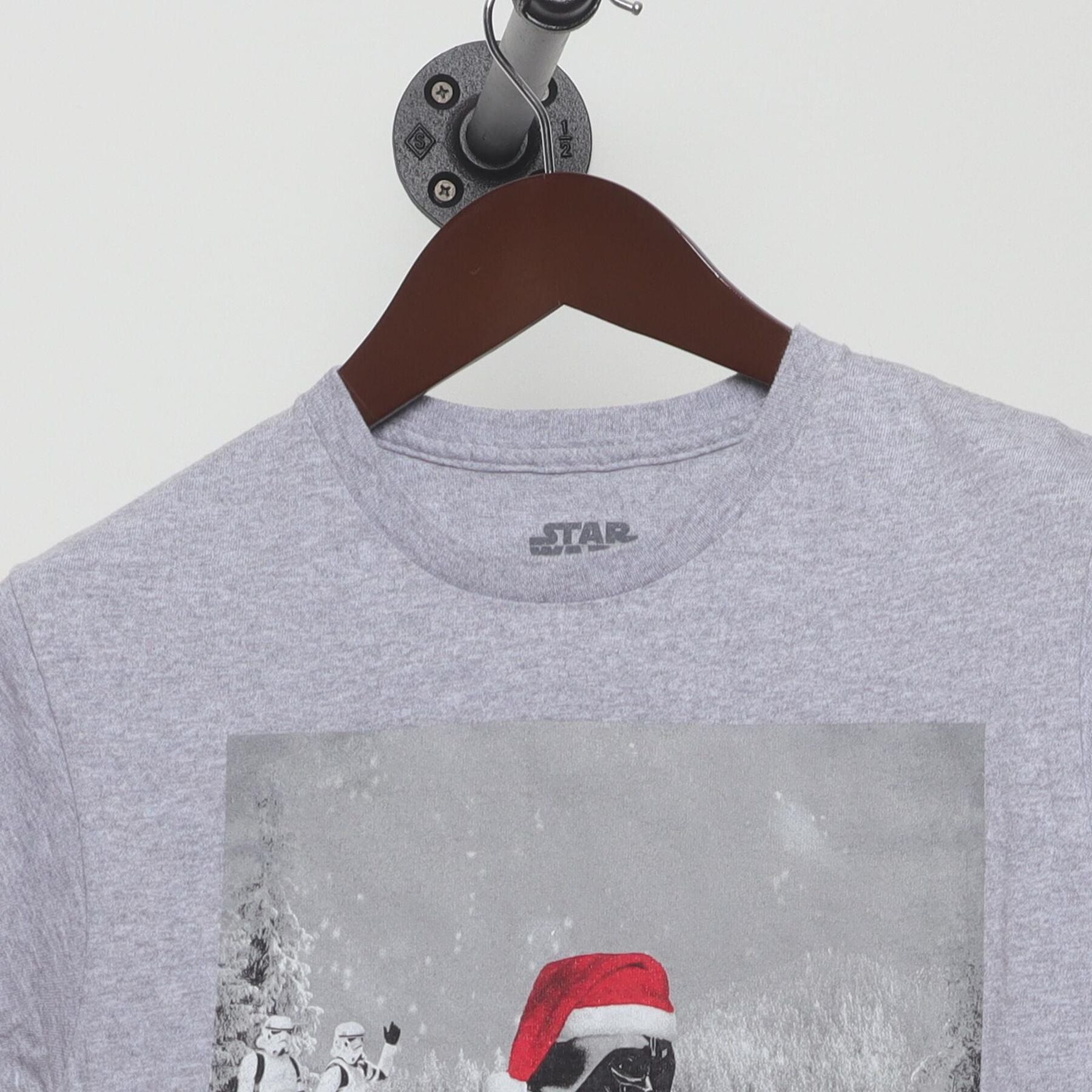 Close-up of the collar and tag on the Vintage 2010s Star Wars "Darth Vader Sledding" T-Shirt - XS