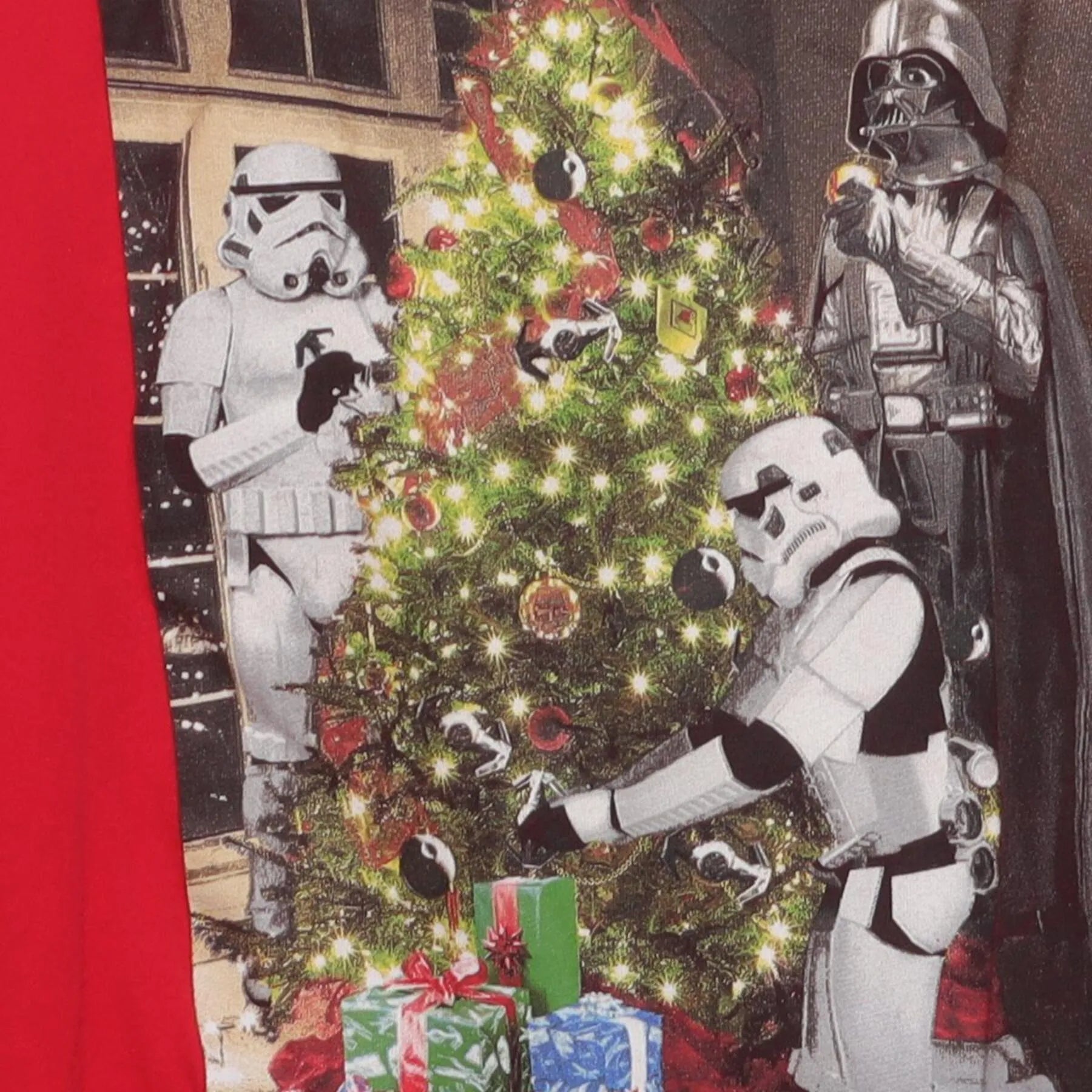 Close-up of the main graphic on the Vintage Y2K Star Wars "Darth Vader Christmas Tree" T-Shirt - L