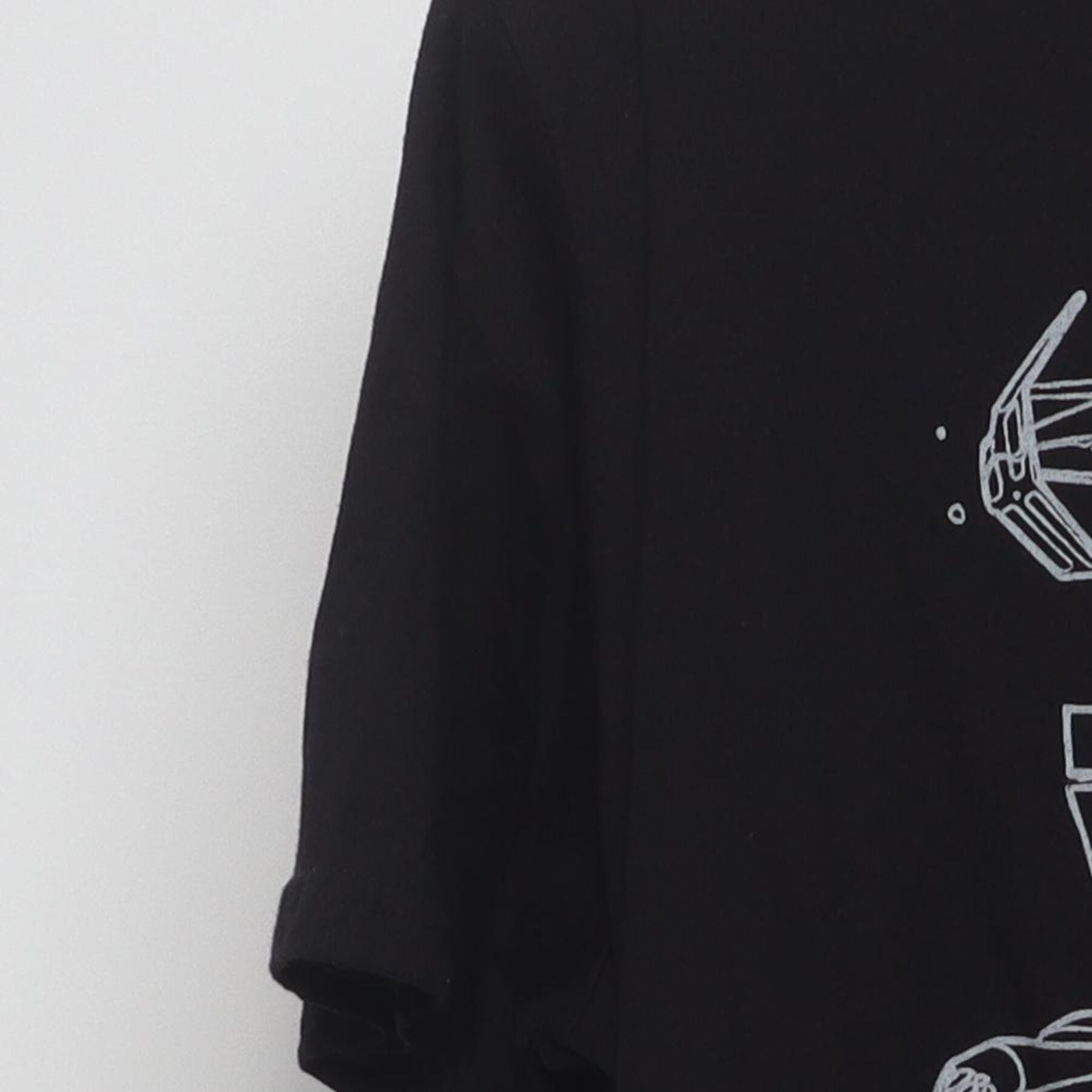 Close-up of the Left sleeve on the Vintage Y2K Star Wars "Starships Line Art" T-Shirt - L