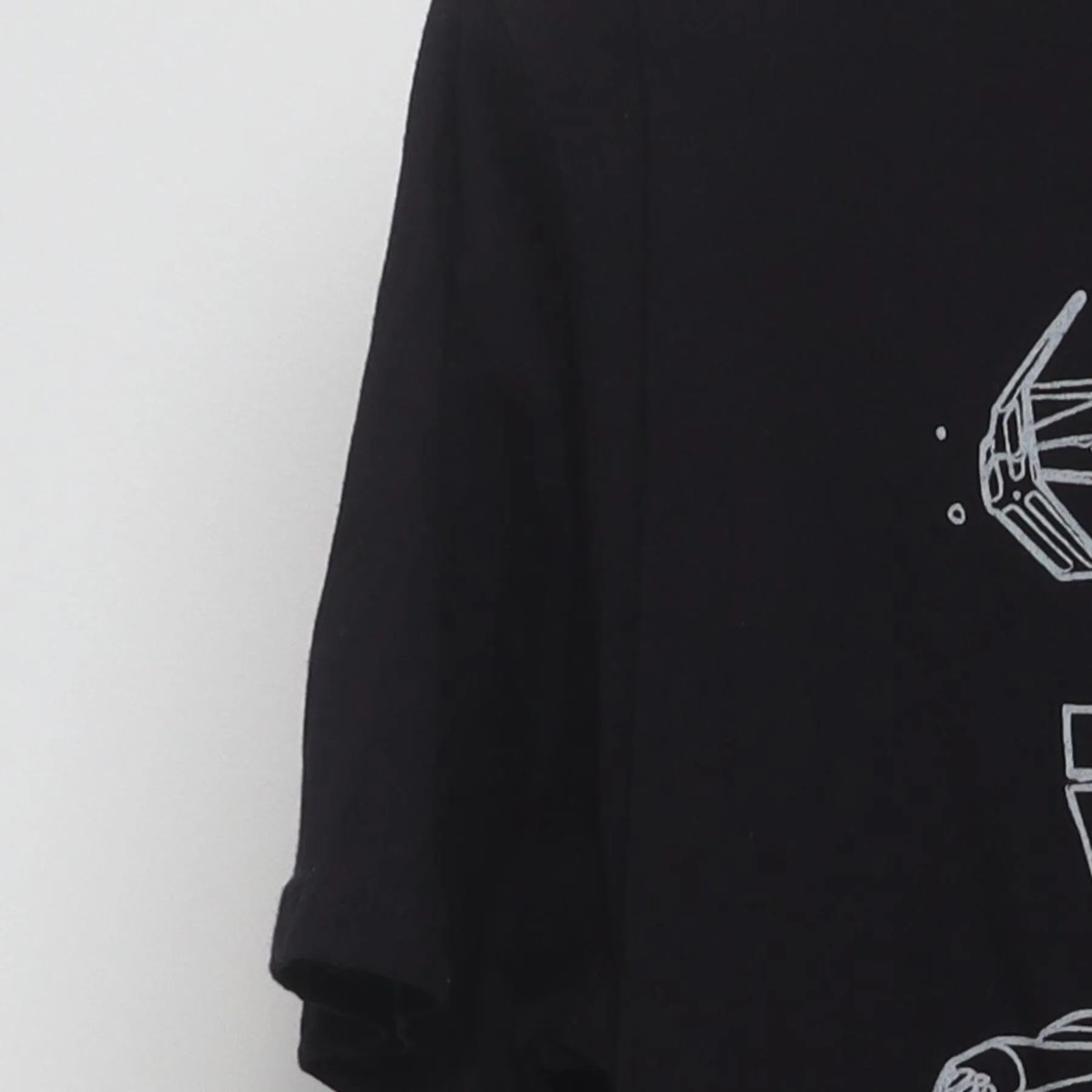 Close-up of the Left sleeve on the Vintage Y2K Star Wars "Starships Line Art" T-Shirt - L