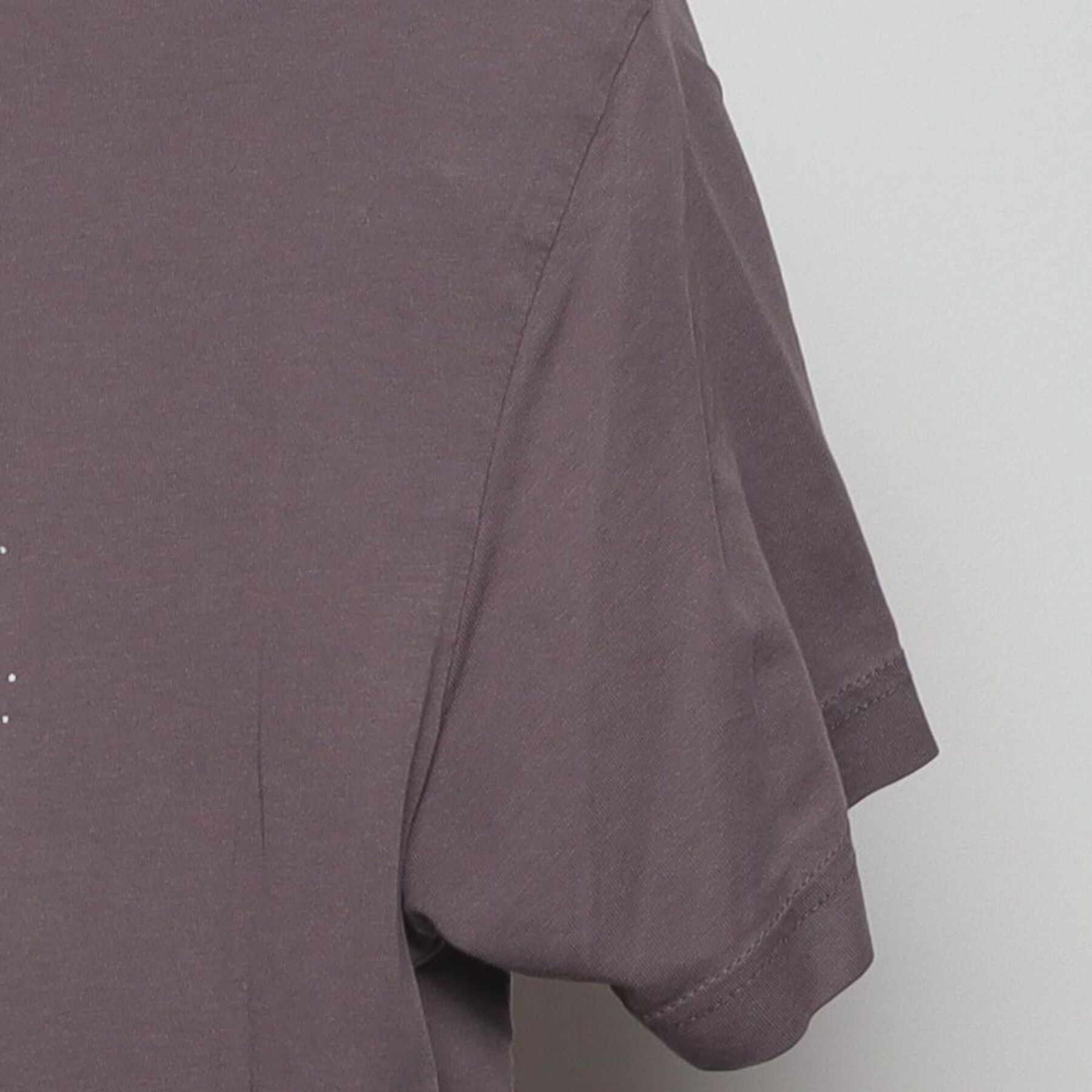 Close-up of the Right sleeve on the Vintage 2010s Star Wars "Baby Yoda" T-Shirt - S