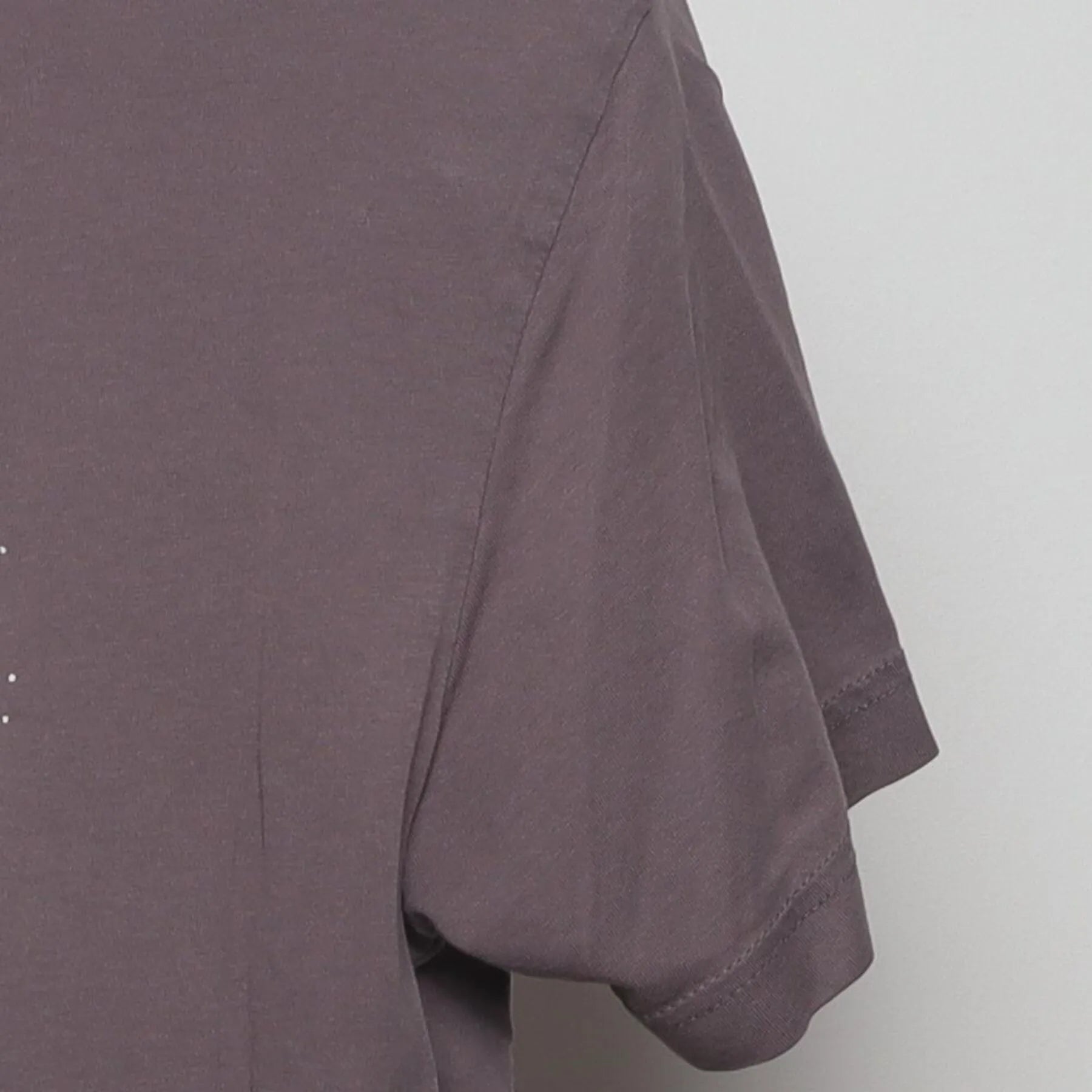 Close-up of the Right sleeve on the Vintage 2010s Star Wars "Baby Yoda" T-Shirt - S
