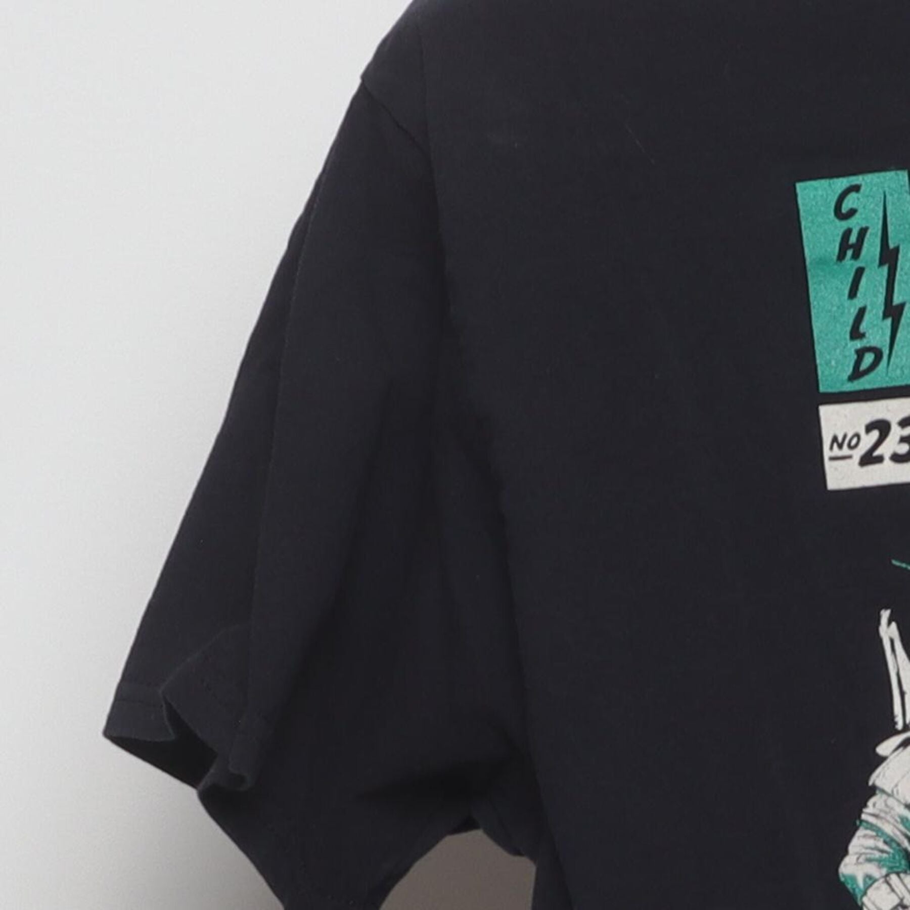 Close-up of the Left sleeve on the Vintage Y2K Star Wars "The Mandalorian Comic Book" T-Shirt - S