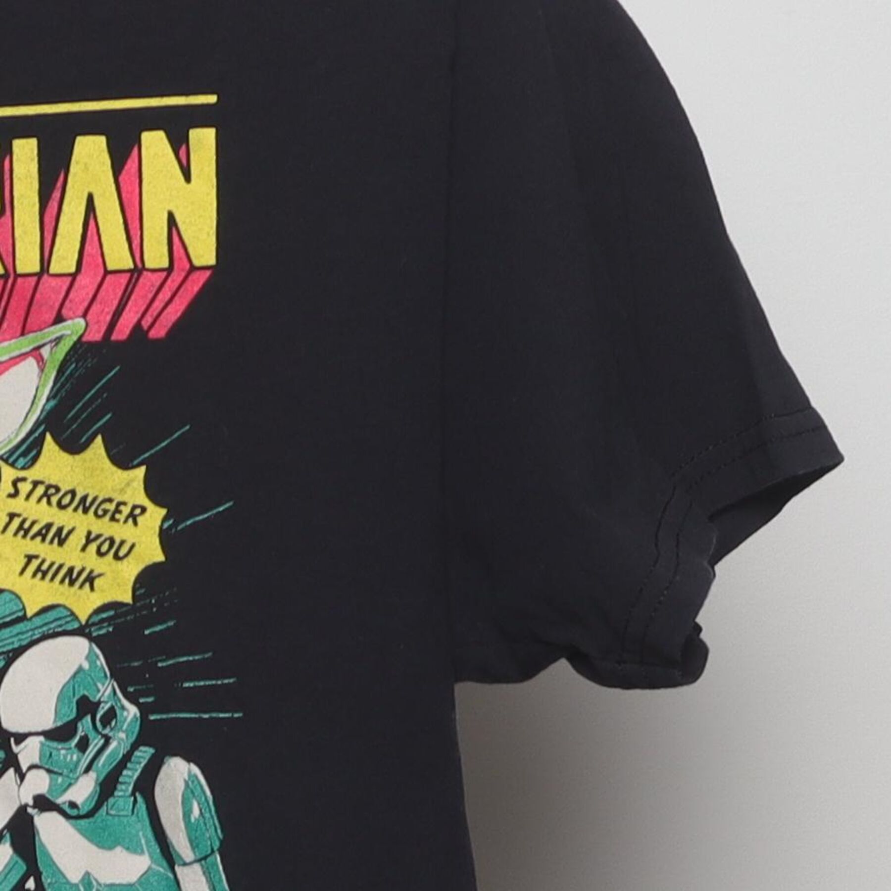 Close-up of the Right sleeve on the Vintage Y2K Star Wars "The Mandalorian Comic Book" T-Shirt - S