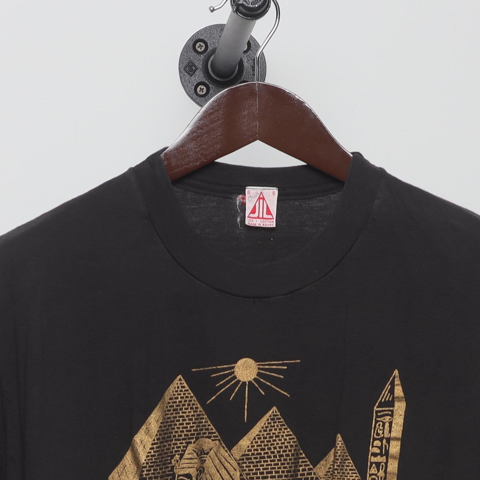 Close-up of the collar and tag on the Vintage 1980s Egypt Tourist "Sphinx & Pyramids" T-Shirt - S