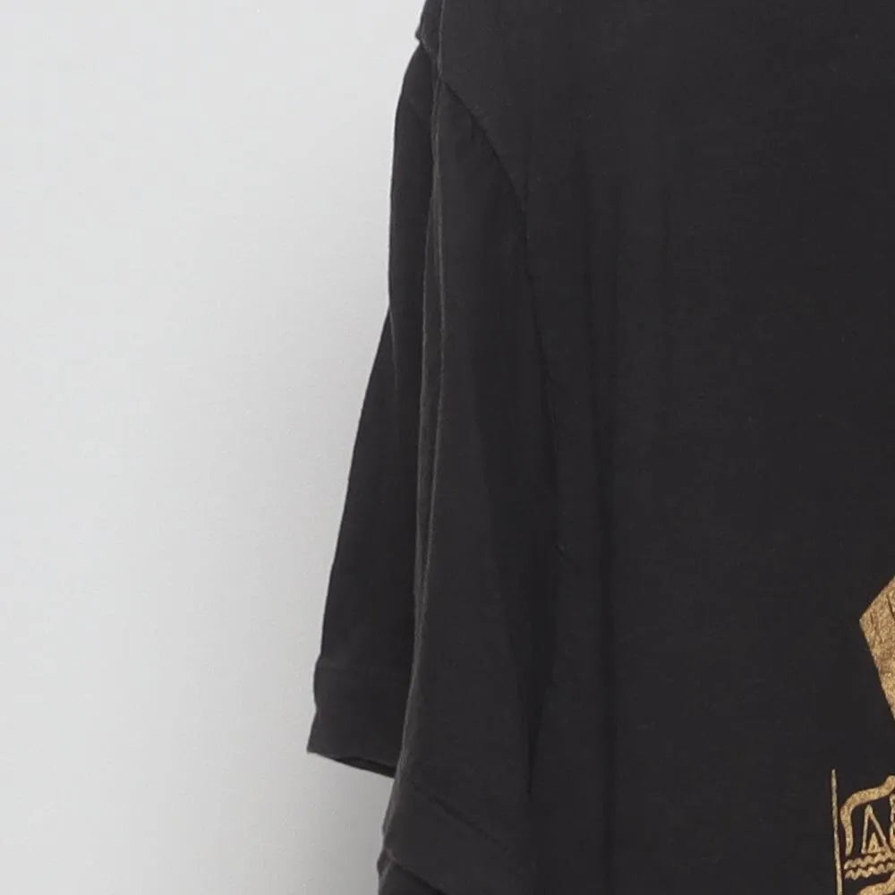 Close-up of the sleeve on the Vintage 1980s Egypt Tourist "Sphinx & Pyramids" T-Shirt - S