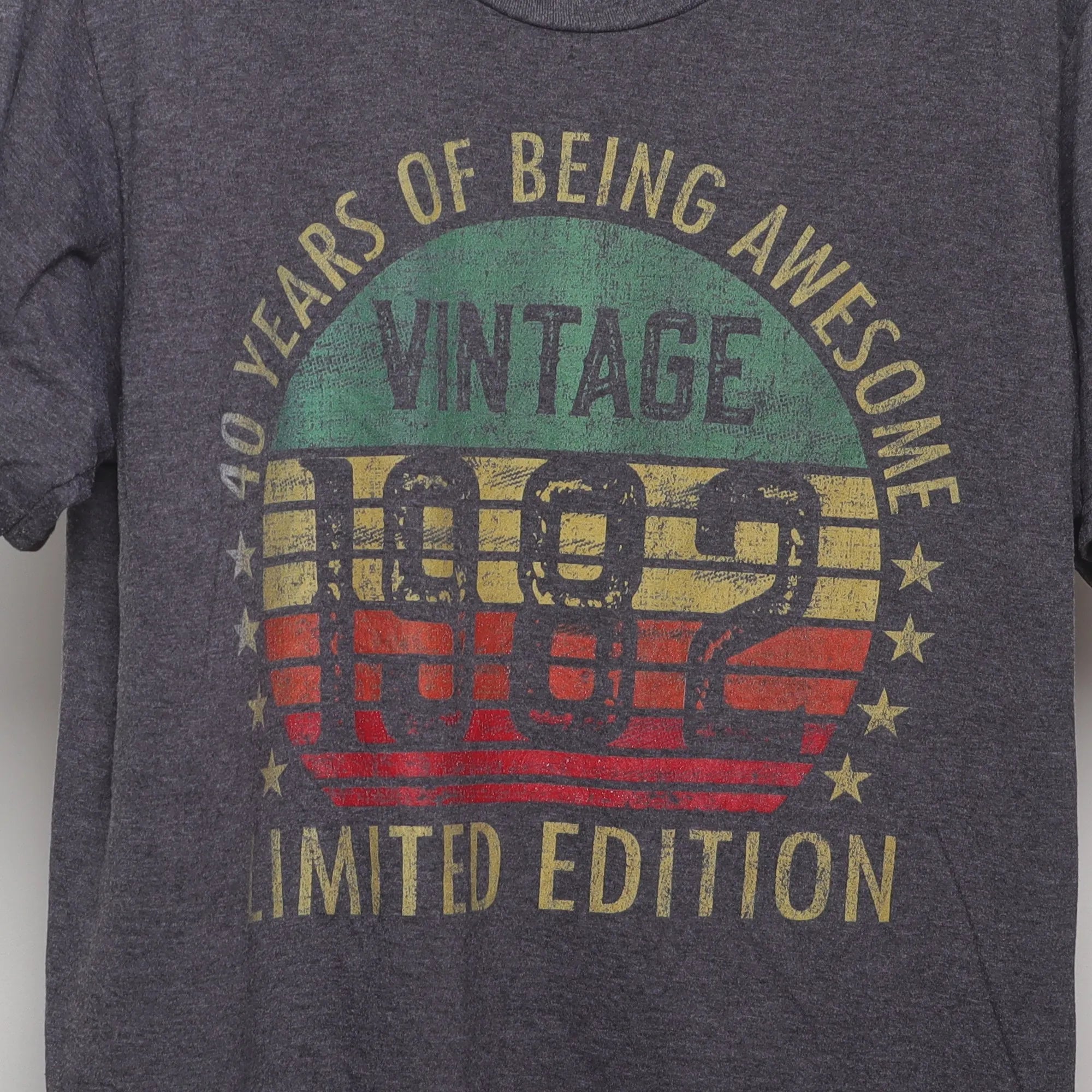 Close-up of the main graphic on the Vintage 1982 40th Birthday Graphic T-Shirt L