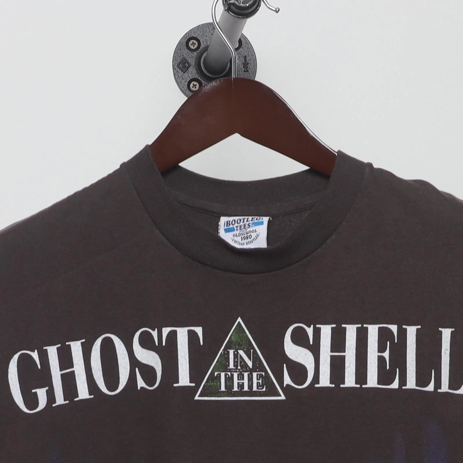 Close-up of the collar and tag on the Vintage 1990s Ghost in the Shell "1995 Movie Promo" T-Shirt - L