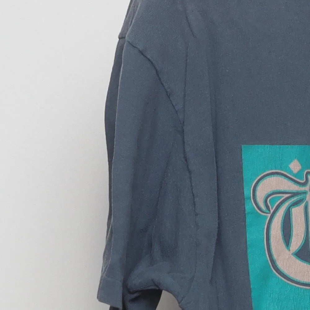 Close-up of the sleeve on the Vintage 1990s Oktoberfest Zinzinnati "'95" T-Shirt - M