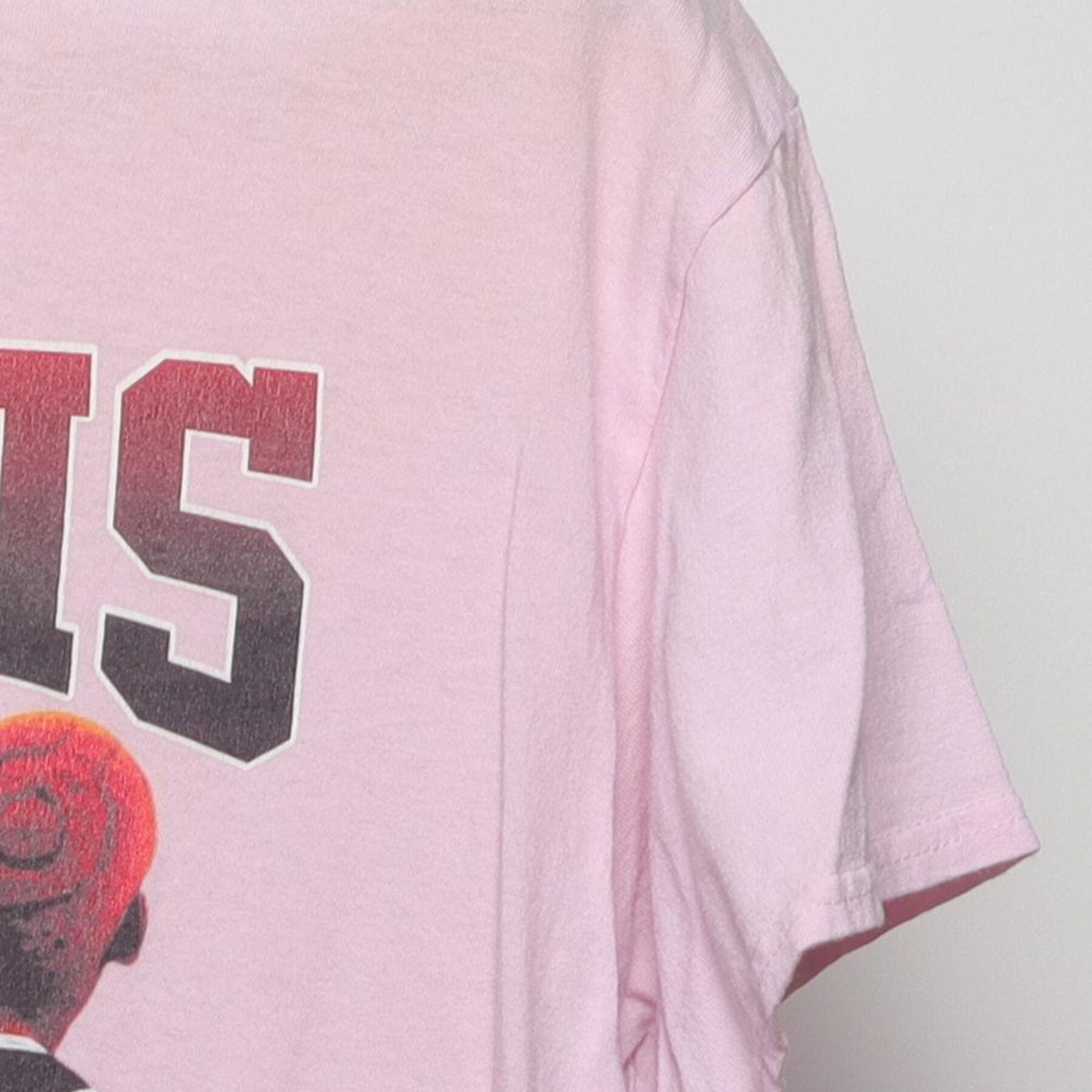 Close-up of the single stitch sleeve on the Vintage 1990s Style Dennis Rodman "The Worm" Bootleg T-Shirt - M