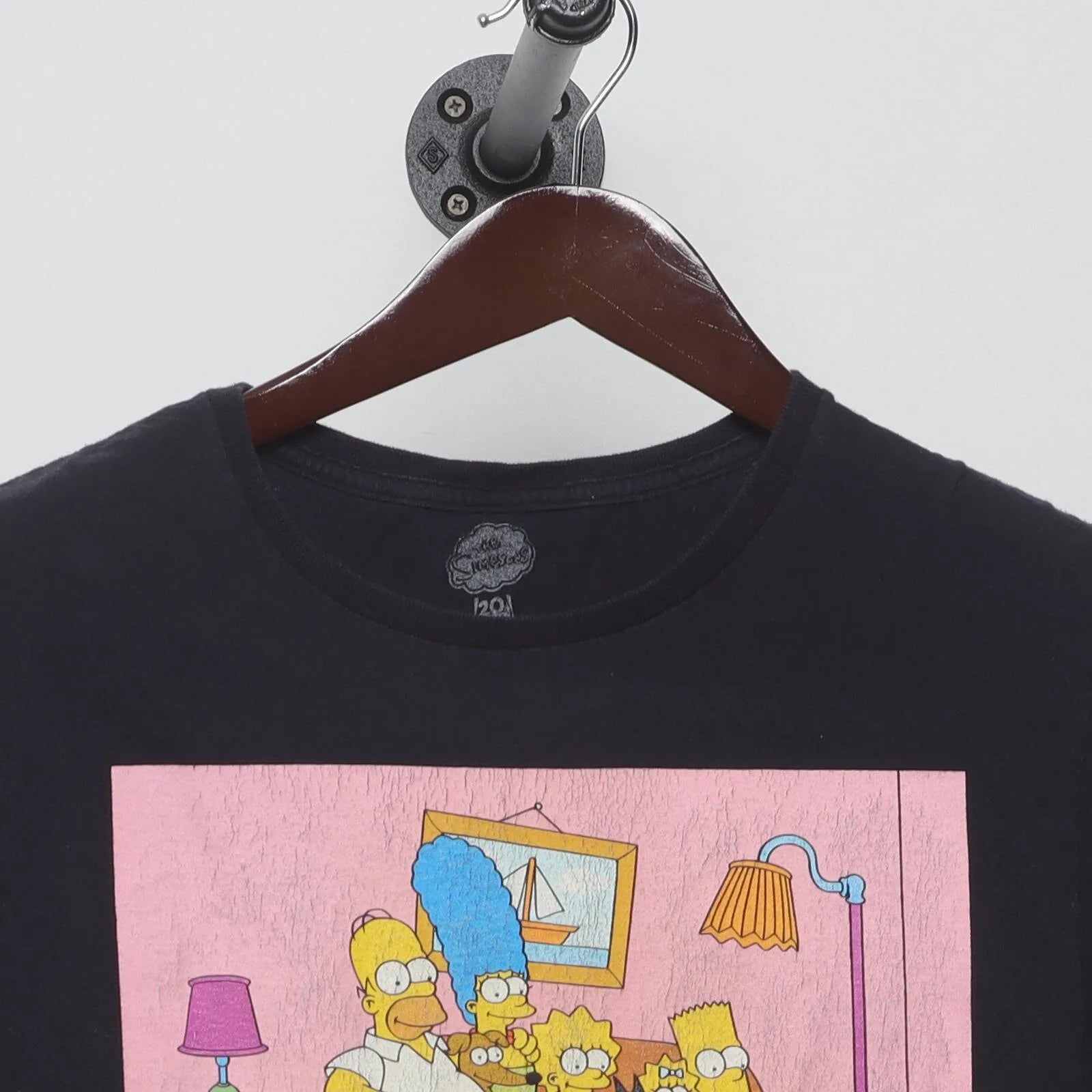 Close-up of the collar and tag on the Vintage 1990s The Simpsons "Couch Gag" T-Shirt - S