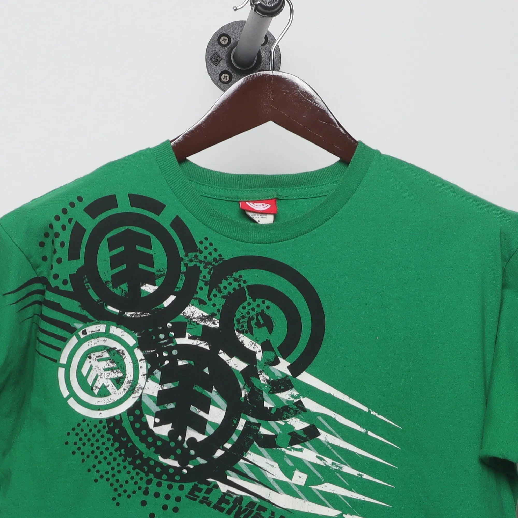 Close-up of the collar and tag on the Vintage 2000s Element Graphic Skate T-Shirt M