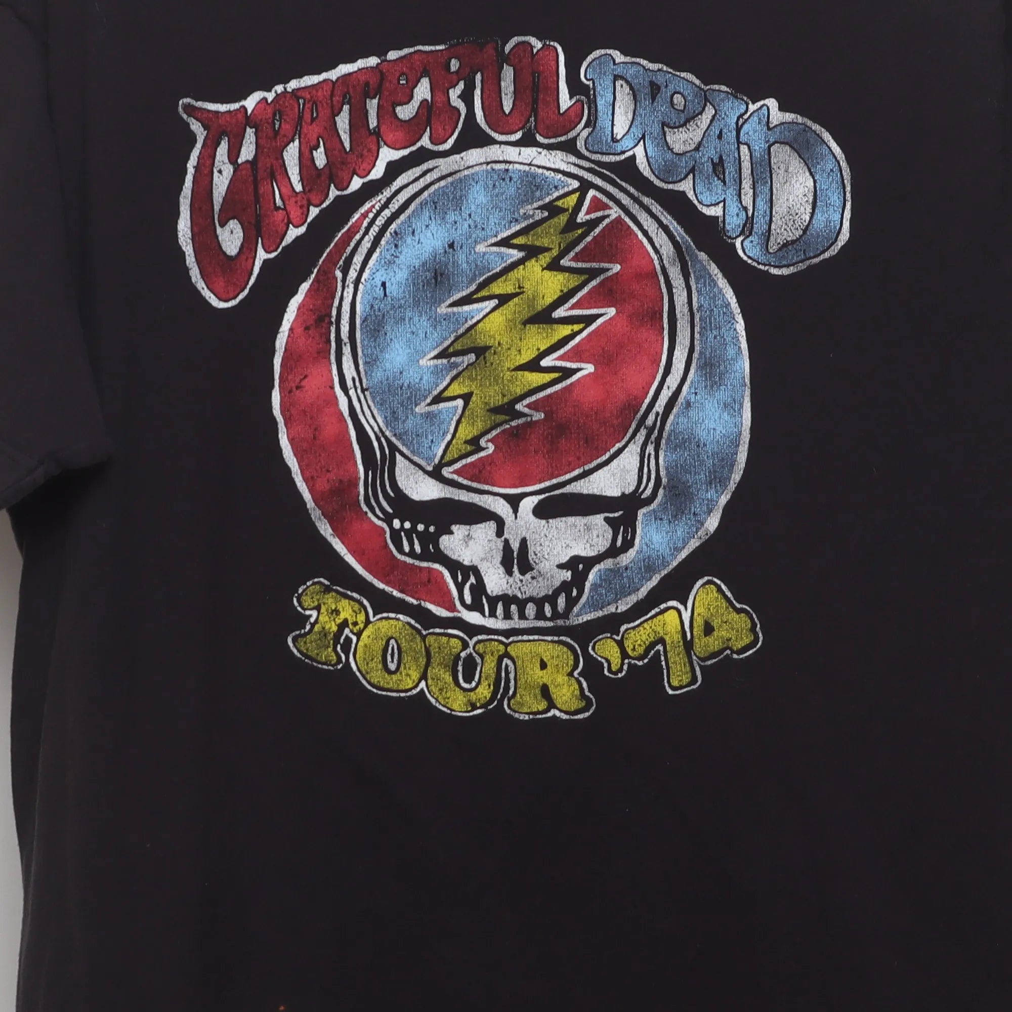 Close-up of the main graphic on the Vintage 2000s Grateful Dead Tour '74 Graphic Tee L