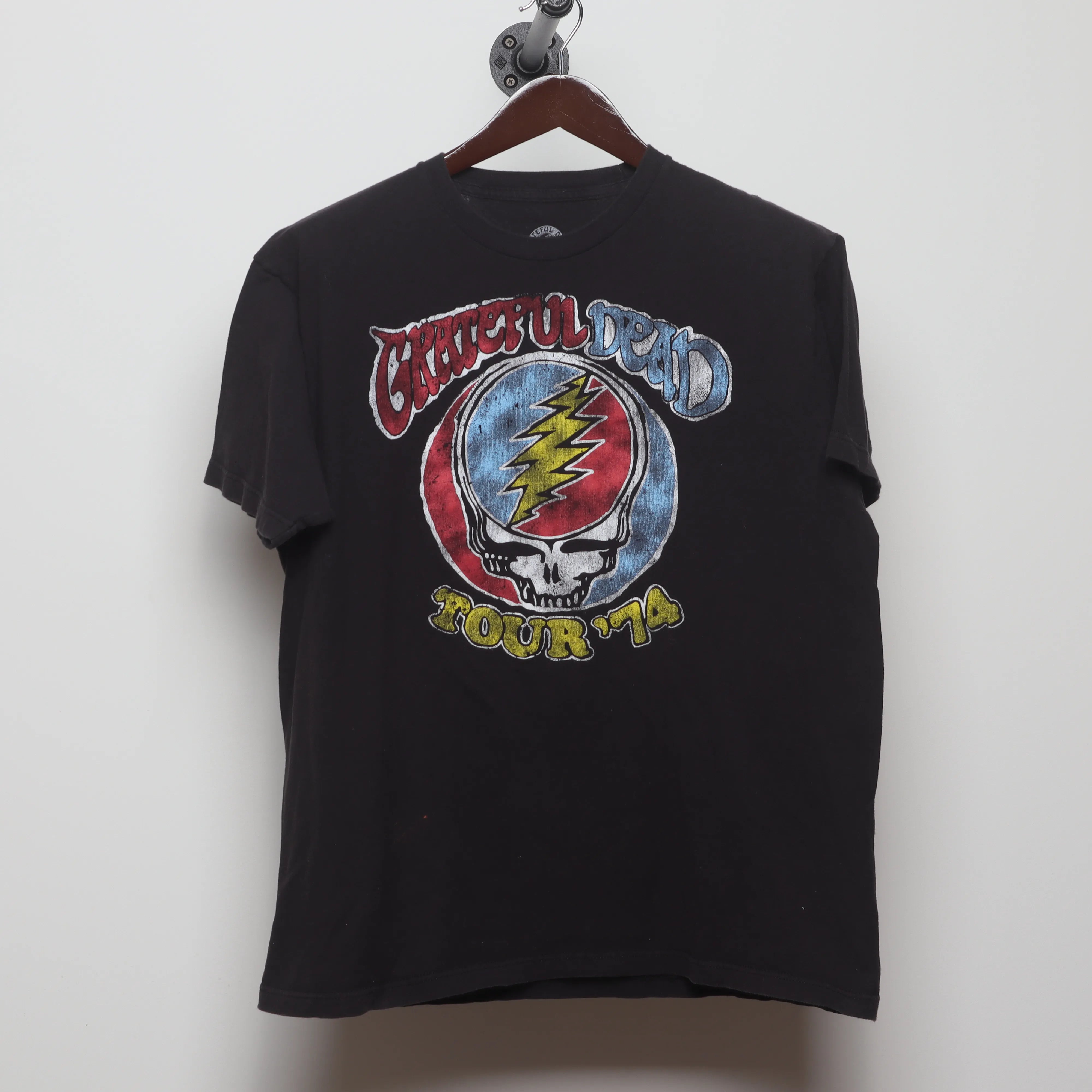Front view of Vintage 2000s Grateful Dead Tour '74 Graphic Tee L