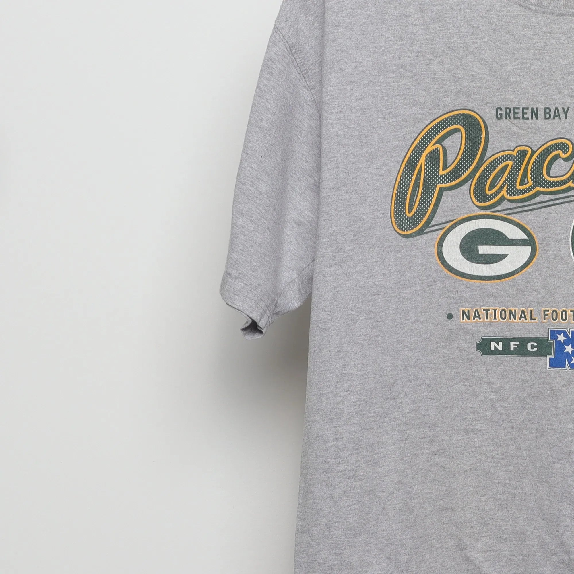 Close-up of the sleeve on the Vintage 2000s Green Bay Packers NFL Graphic Tee L
