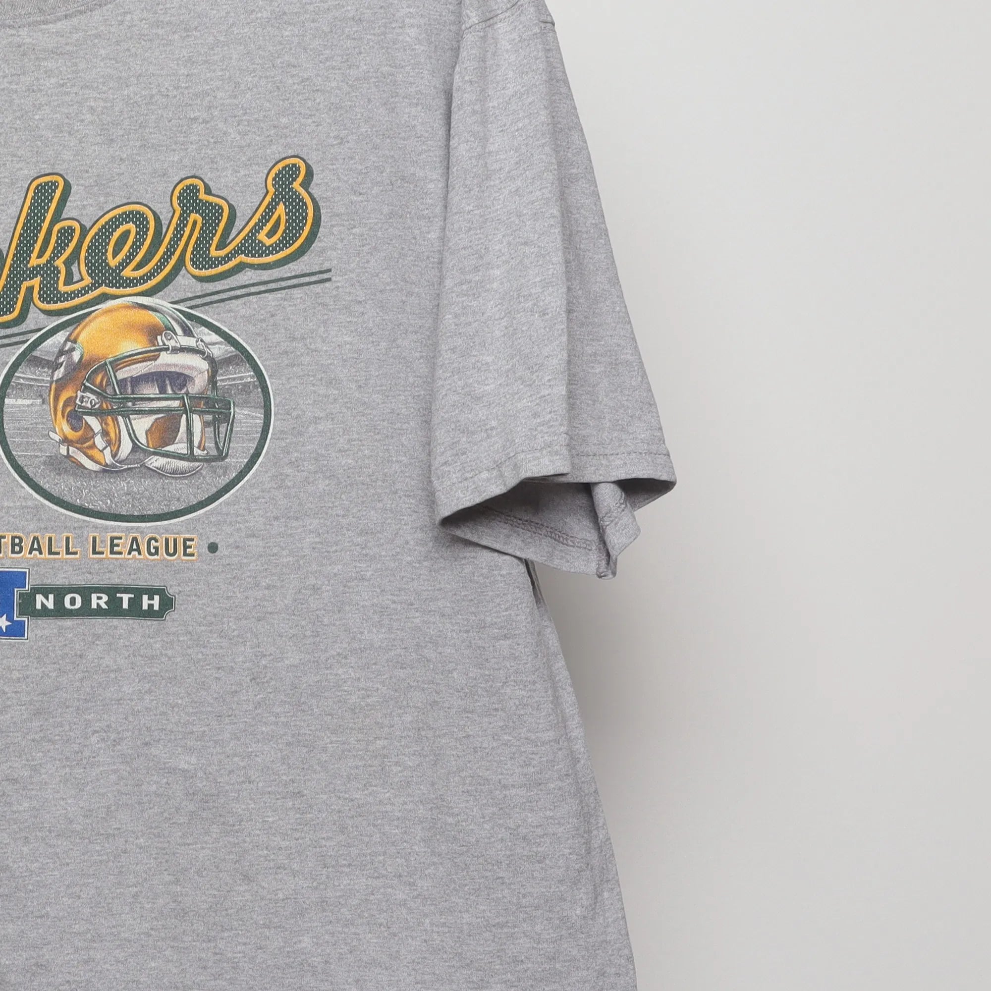 Close-up of the sleeve on the Vintage 2000s Green Bay Packers NFL Graphic Tee L