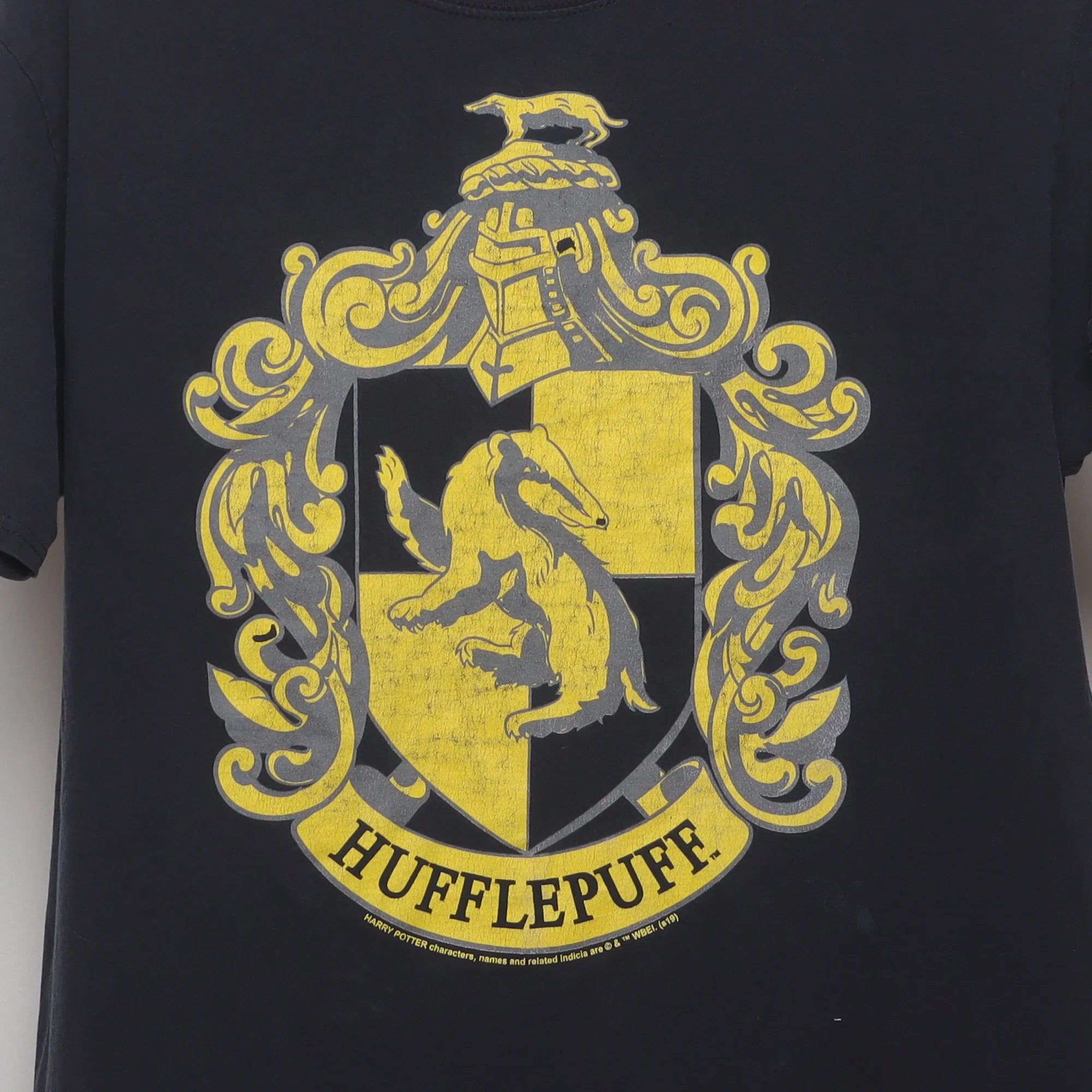 Close-up of the main graphic on the Vintage 2000s Harry Potter Hufflepuff Crest T-Shirt L