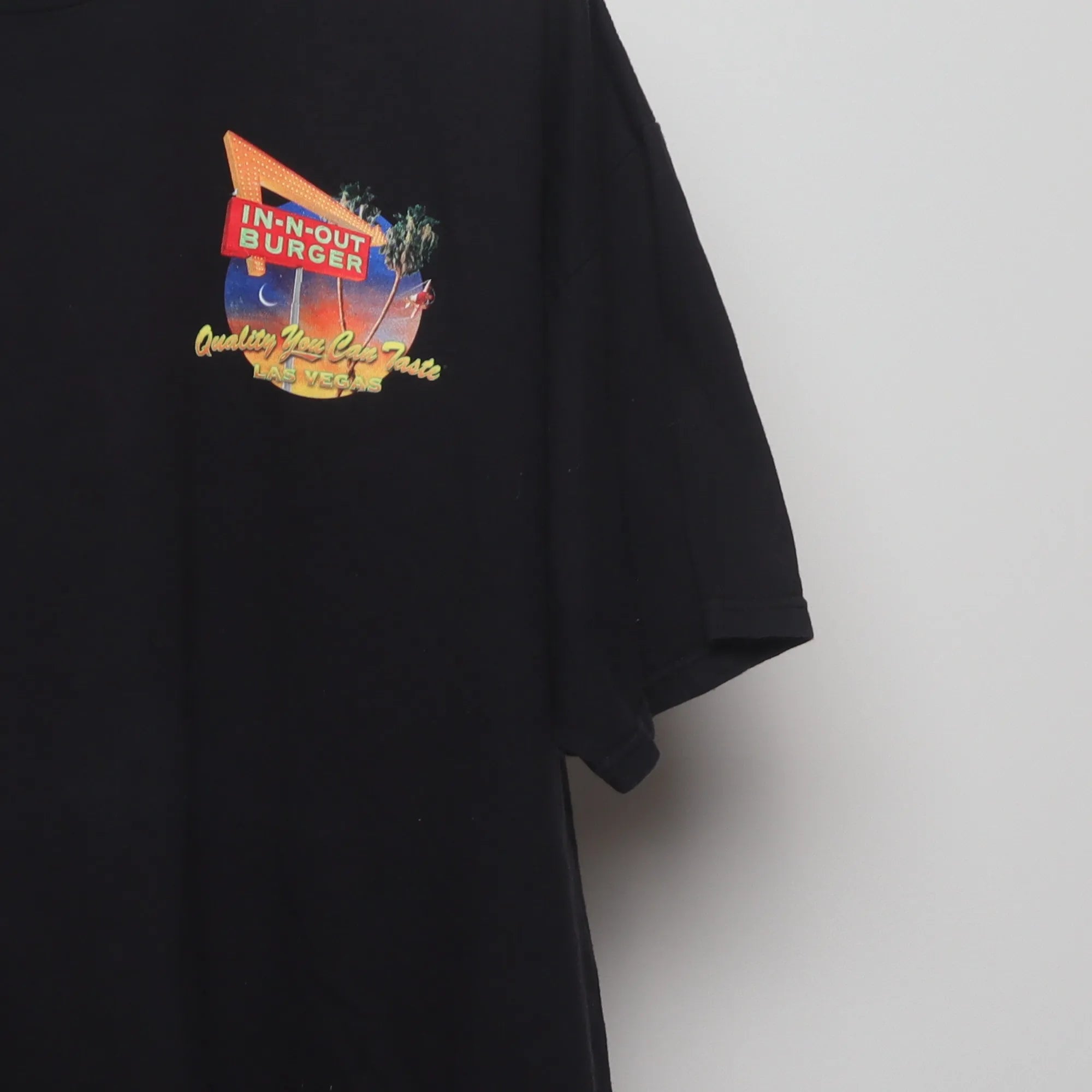 Close-up of the sleeve on the Vintage 2000s In-N-Out Classic Car T-Shirt XL