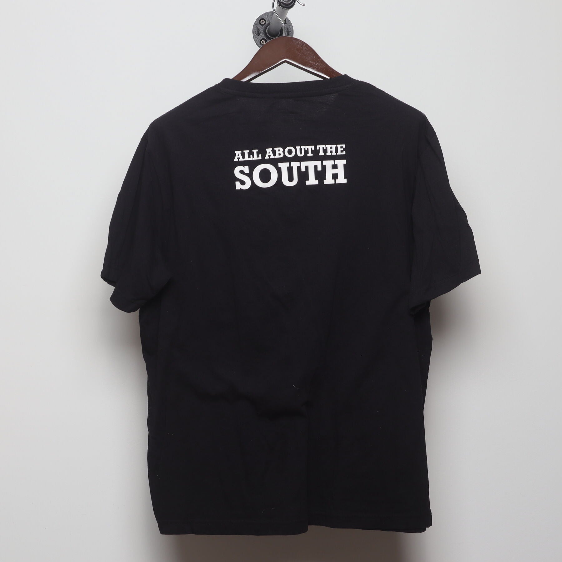Back view of Vintage 2000s Jack's "All About The South" T-Shirt - L