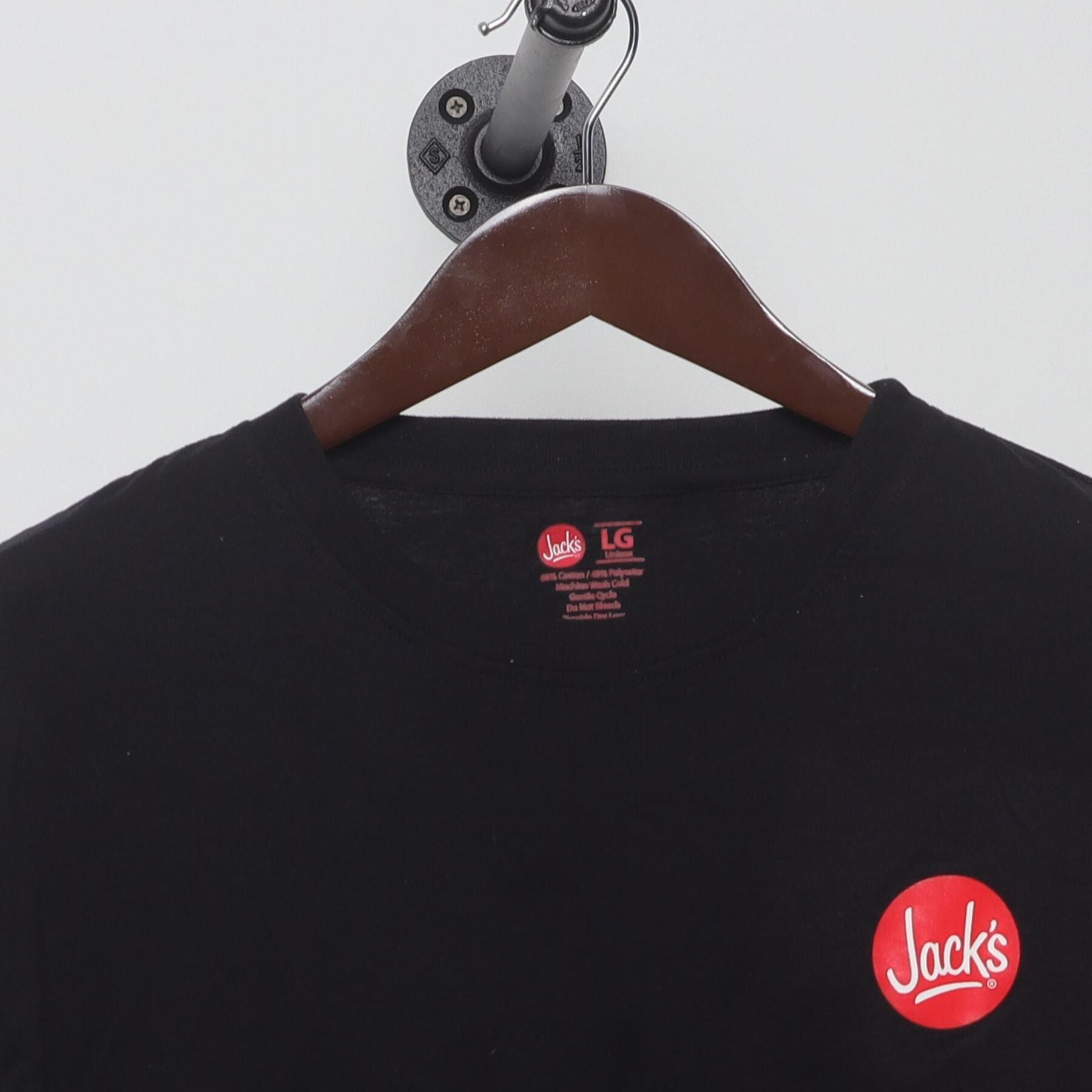 Close-up of the collar and tag on the Vintage 2000s Jack's "All About The South" T-Shirt - L