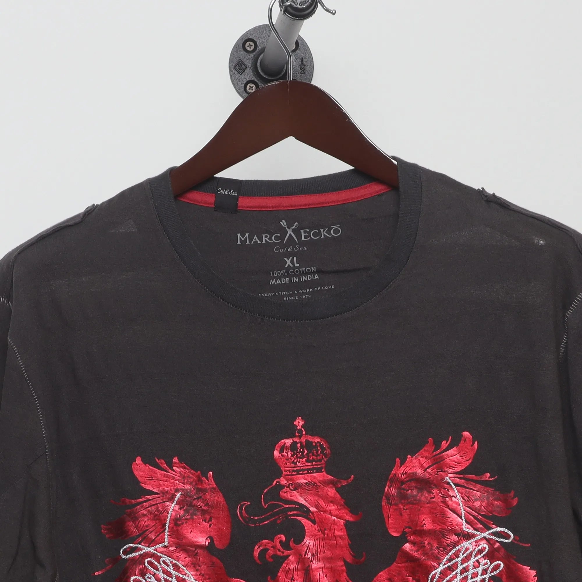 Close-up of the collar and tag on the Vintage 2000s Marc Ecko Foil Eagle T-Shirt XL