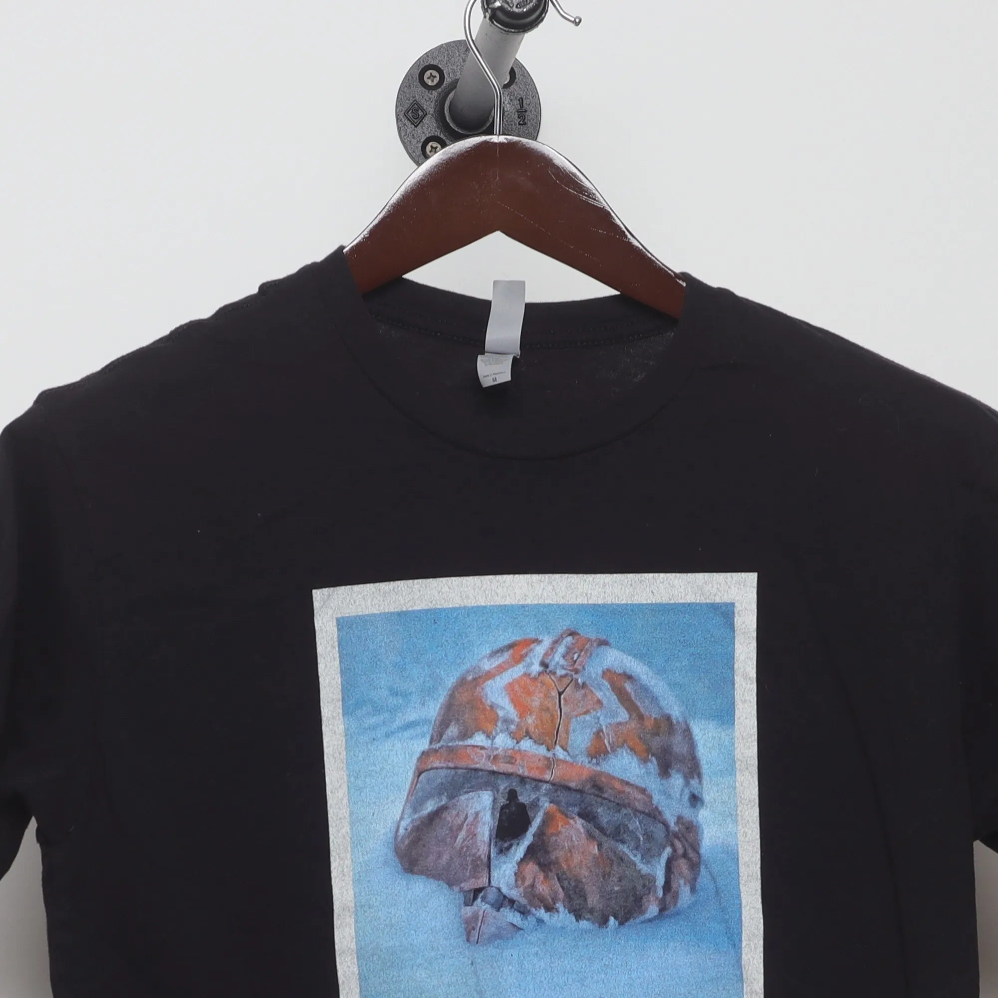 Close-up of the collar and tag on the Vintage 2000s Star Wars Clone Wars Movie Poster Tee S