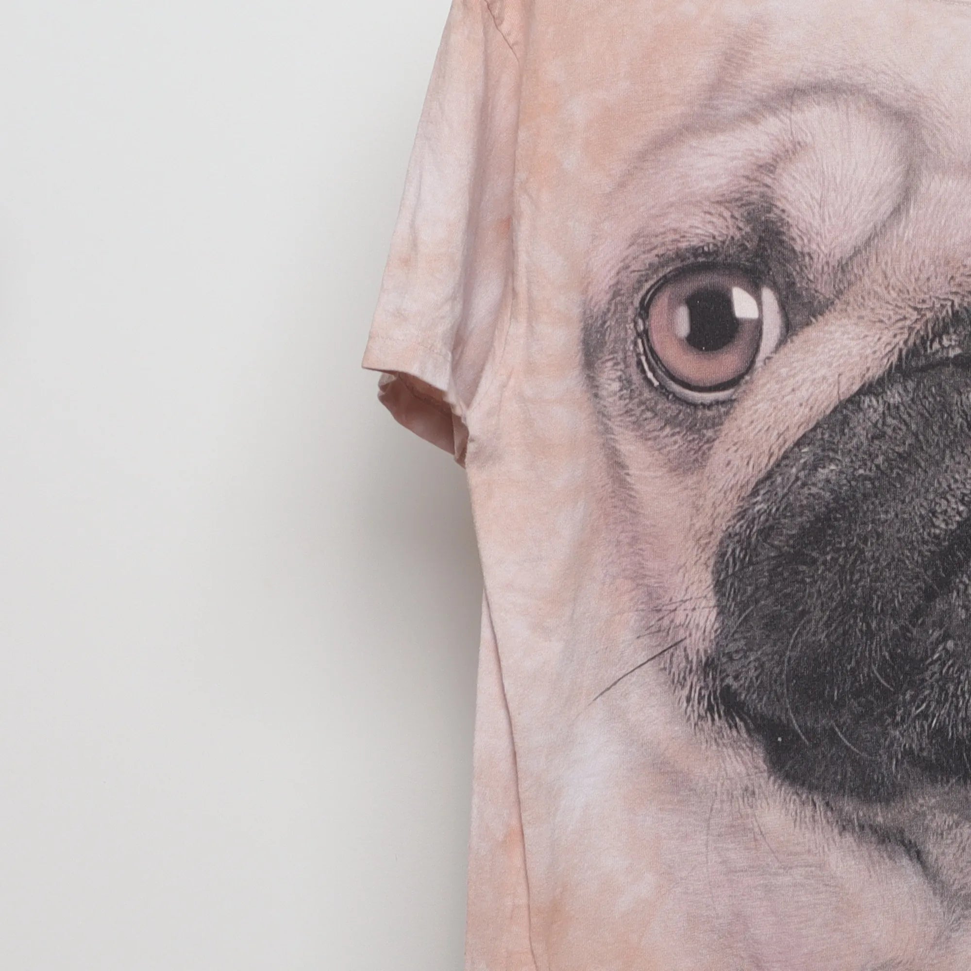 Close-up of the sleeve on the Vintage 2000s The Mountain Pug Big Face T-Shirt L