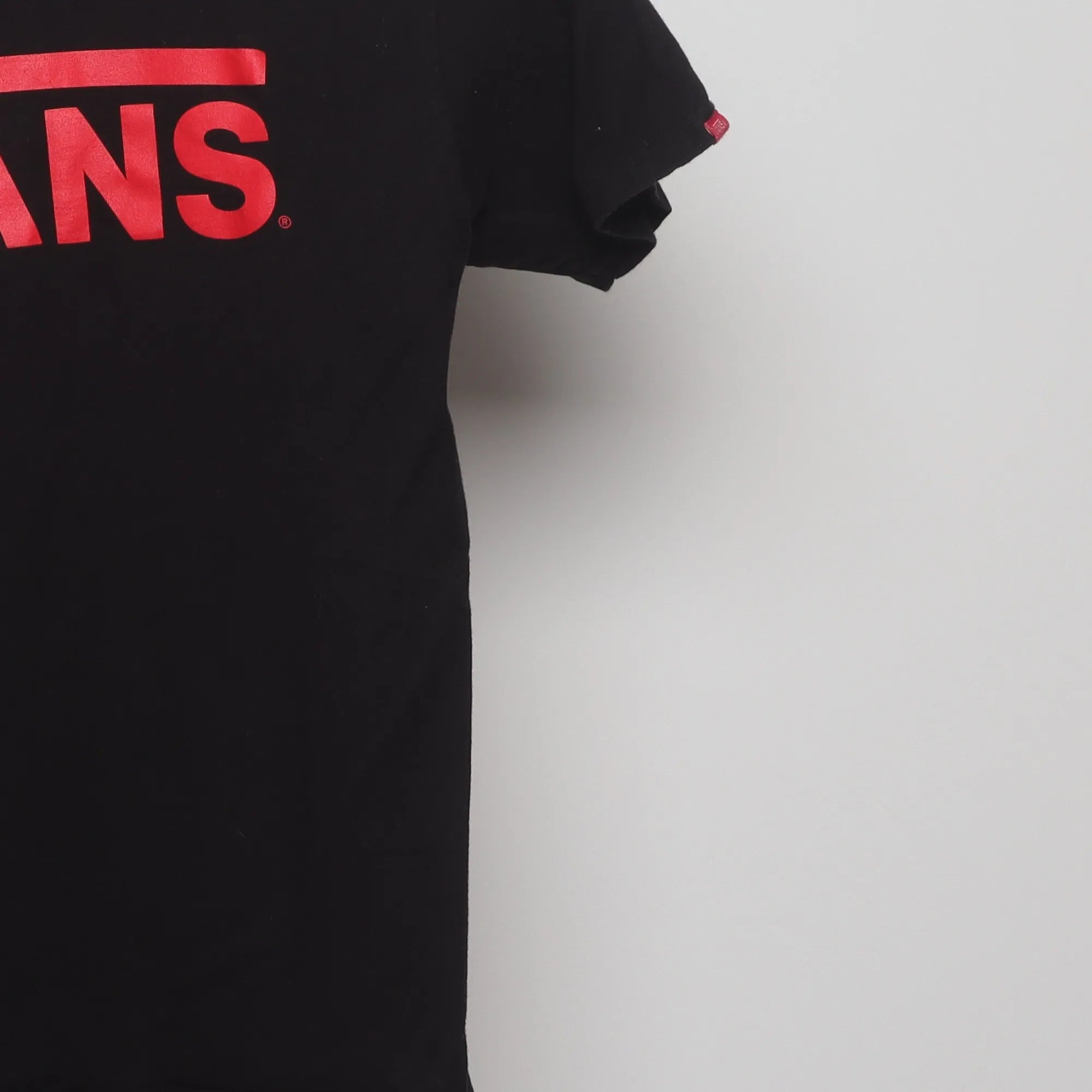 Close-up of the sleeve on the Vintage 2000s Vans Classic Logo Skate T-Shirt S