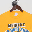 Close-up of the collar and tag on the Vintage Y2K Meineke Car Care Bowl "West Virginia Mountaineers" T-Shirt - L