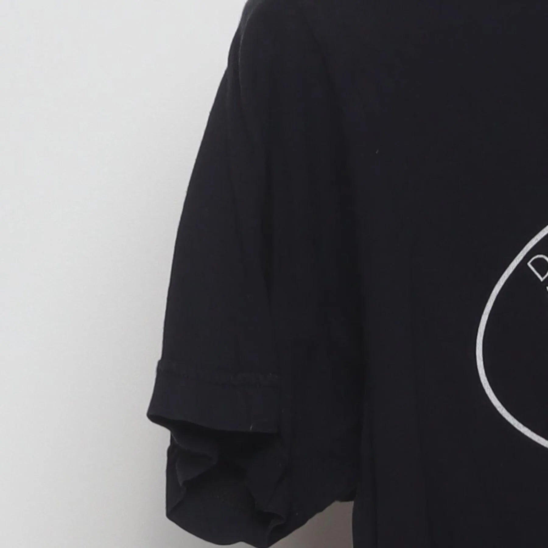 Close-up of the Left sleeve on the Vintage 2000s Detroit International Jazz Festival "30th Anniversary" T-Shirt - M