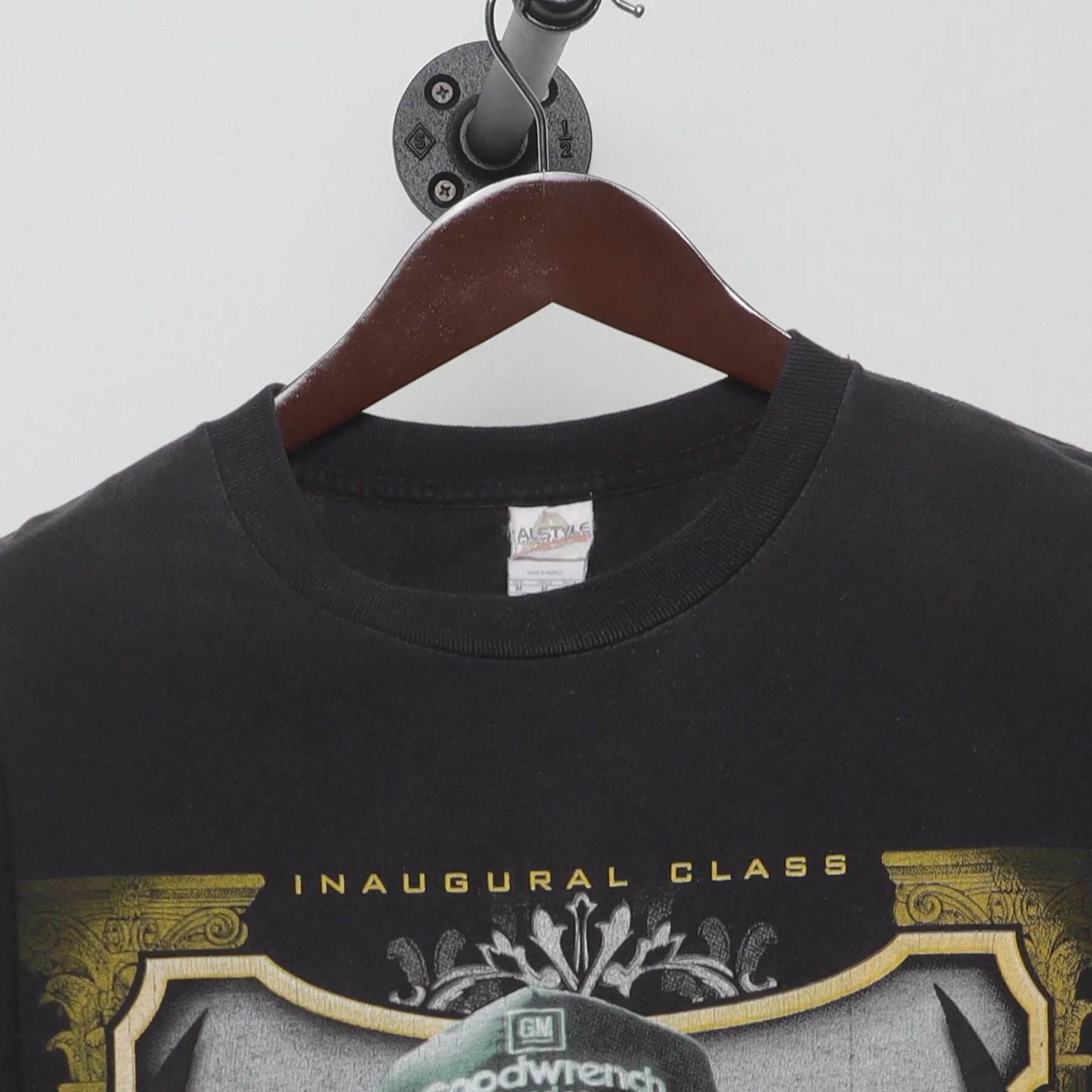 Close-up of the collar and tag on the Vintage 2000s Dale Earnhardt "NASCAR Hall of Fame Inaugural Class" T-Shirt - M