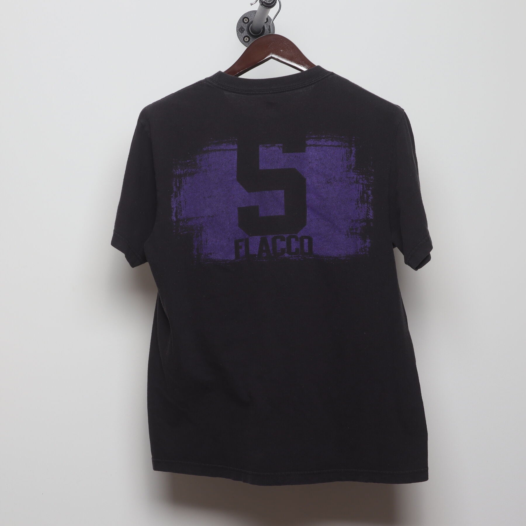 Back view of Vintage 2010s Baltimore Ravens "Joe Flacco #5" T-Shirt - L