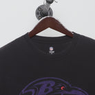 Close-up of the collar and tag on the Vintage 2010s Baltimore Ravens "Joe Flacco #5" T-Shirt - L