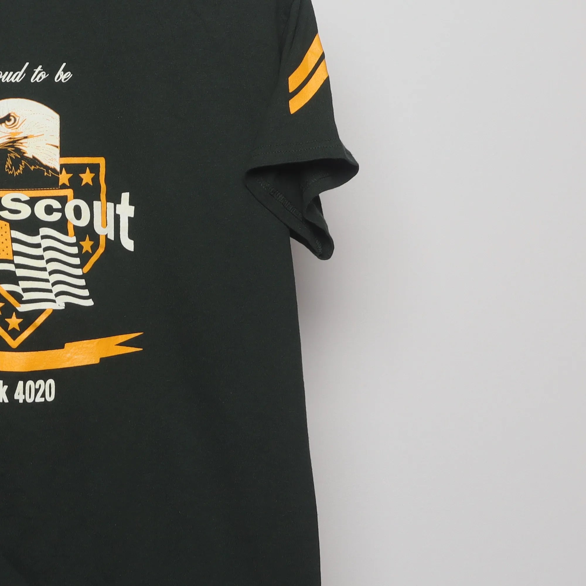 Close-up of the sleeve on the Vintage 2010s Cub Scout Pack 4020 Graphic T-Shirt L