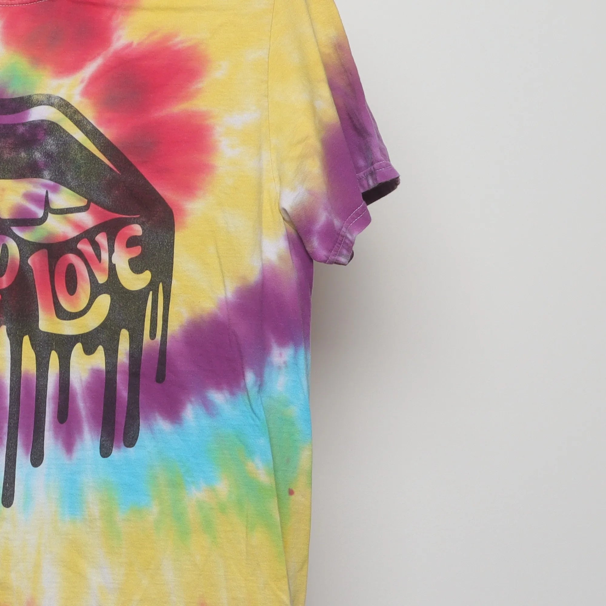 Close-up of the sleeve on the Vintage 2010s Fashion Nova Spread Love Tie-Dye Tee M