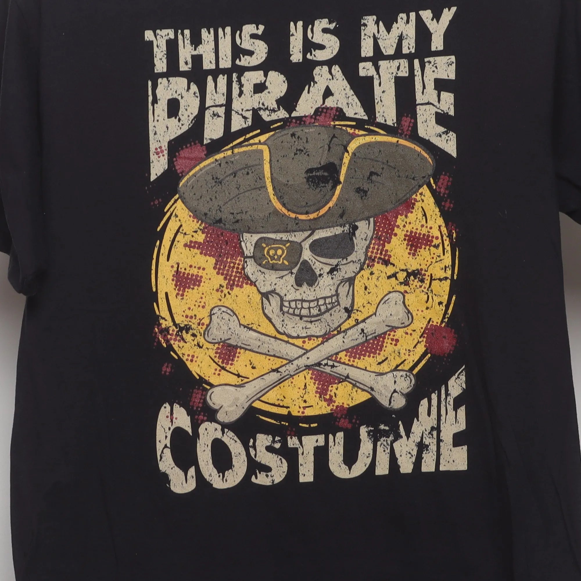 Close-up of the main graphic on the Vintage 2010s Funny Pirate Skull T-Shirt M