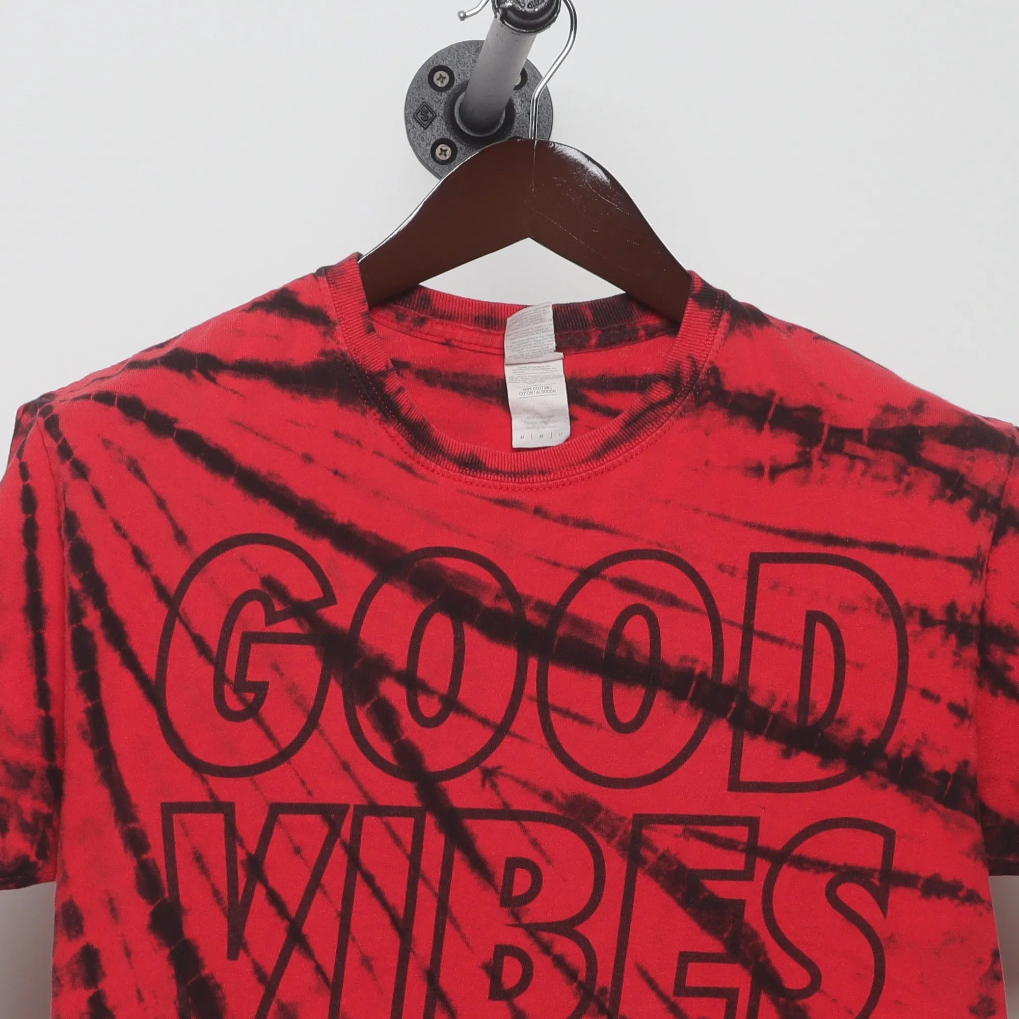 Close-up of the collar and tag on the Vintage 2010s Good Vibes Only Tie-Dye T-Shirt M
