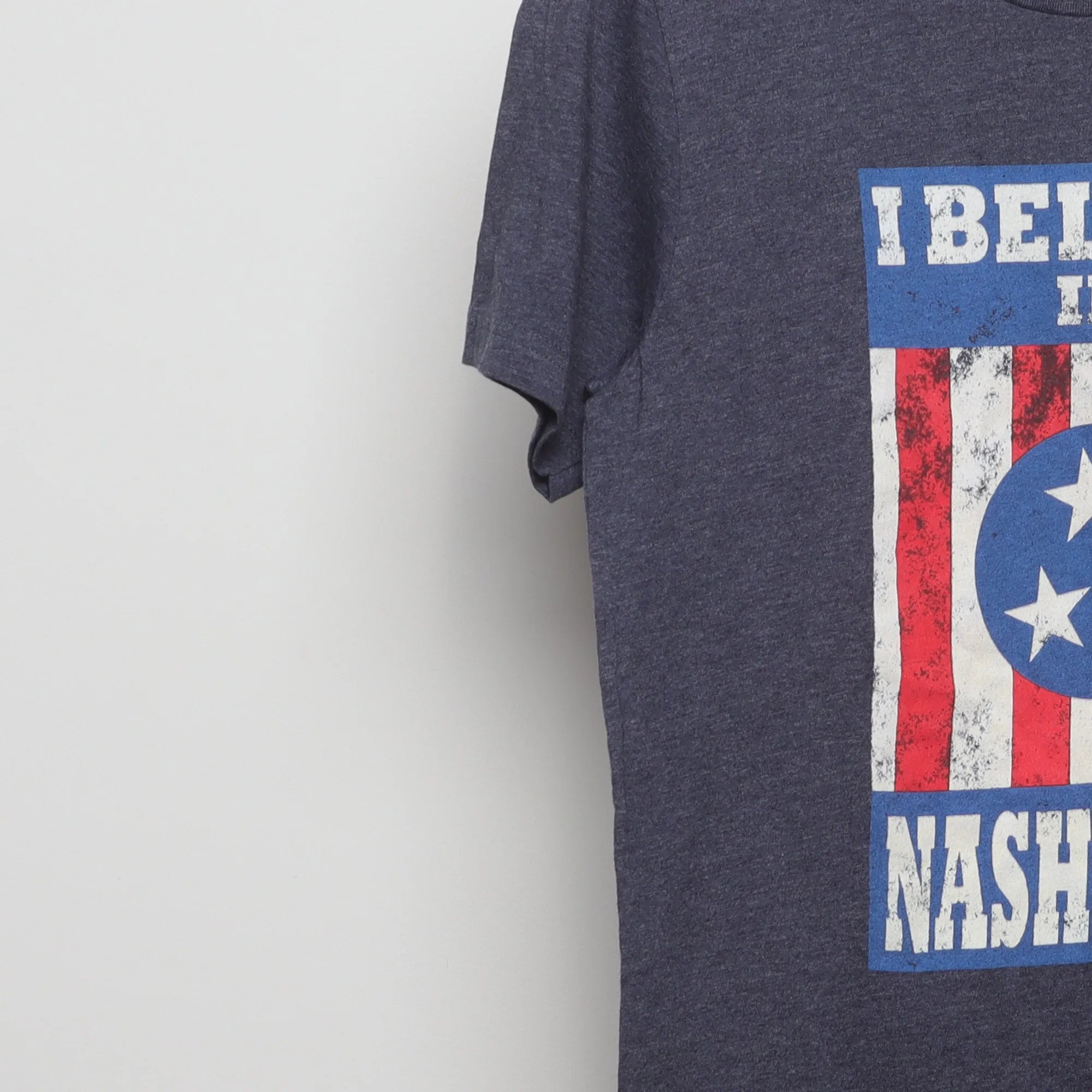 Close-up of the sleeve on the Vintage 2010s I Believe In Nashville Graphic T-Shirt M