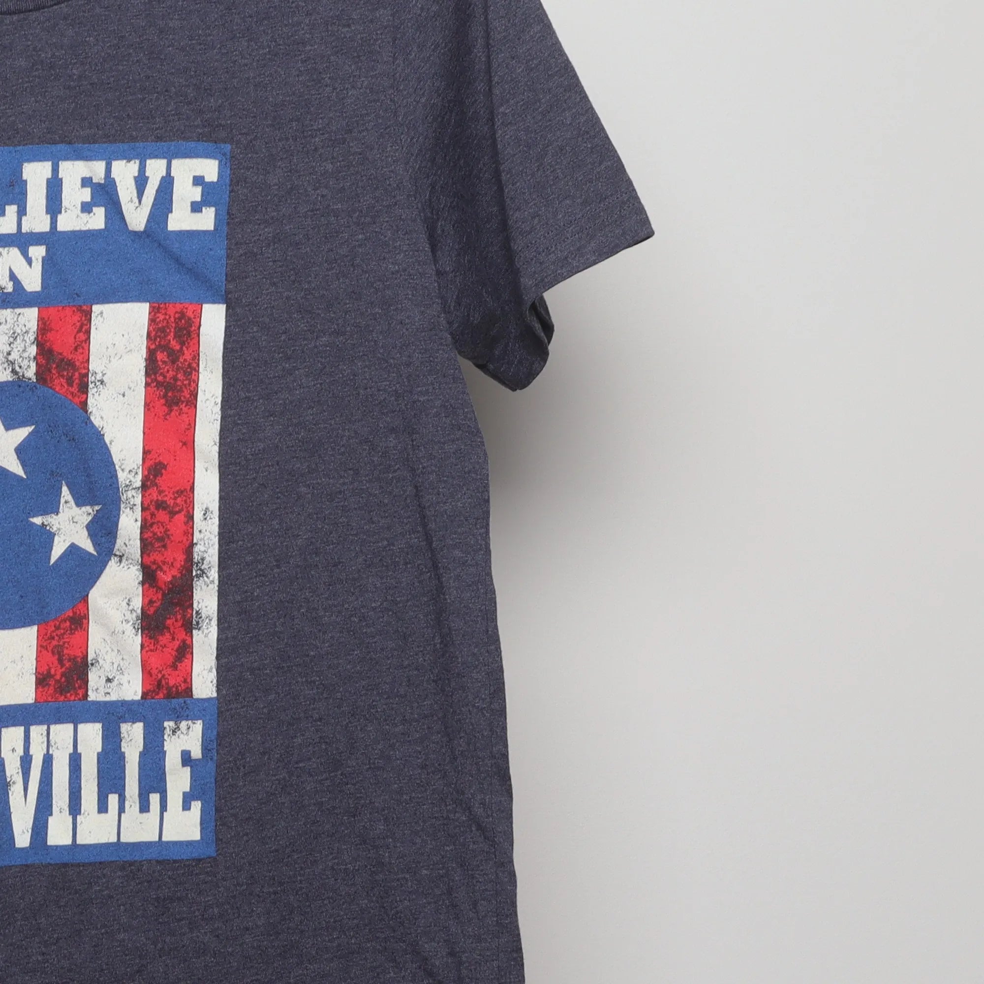 Close-up of the sleeve on the Vintage 2010s I Believe In Nashville Graphic T-Shirt M