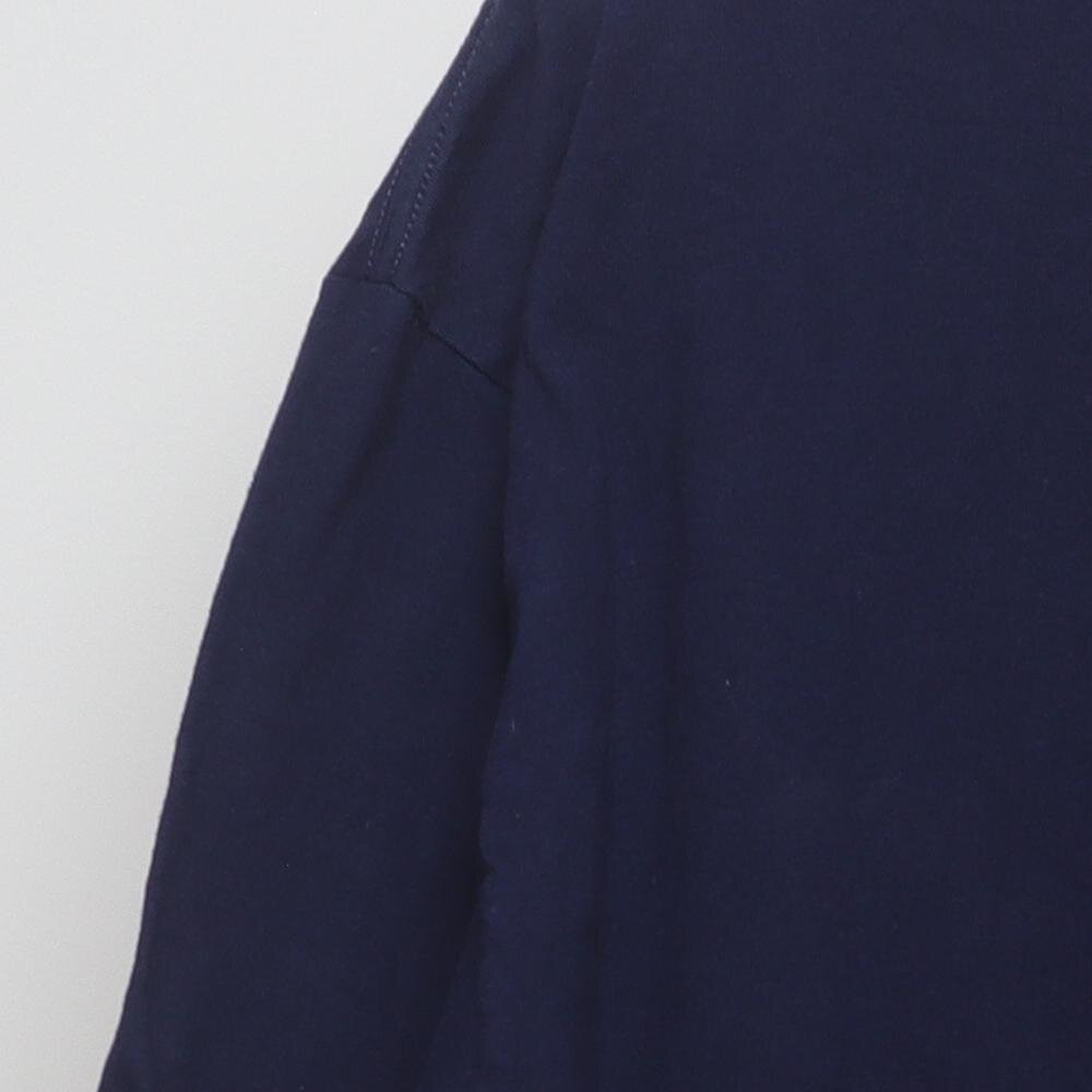 Close-up of the sleeve on the Vintage 2010s In-N-Out Burger "Classic Cars Sunset" T-Shirt - XL