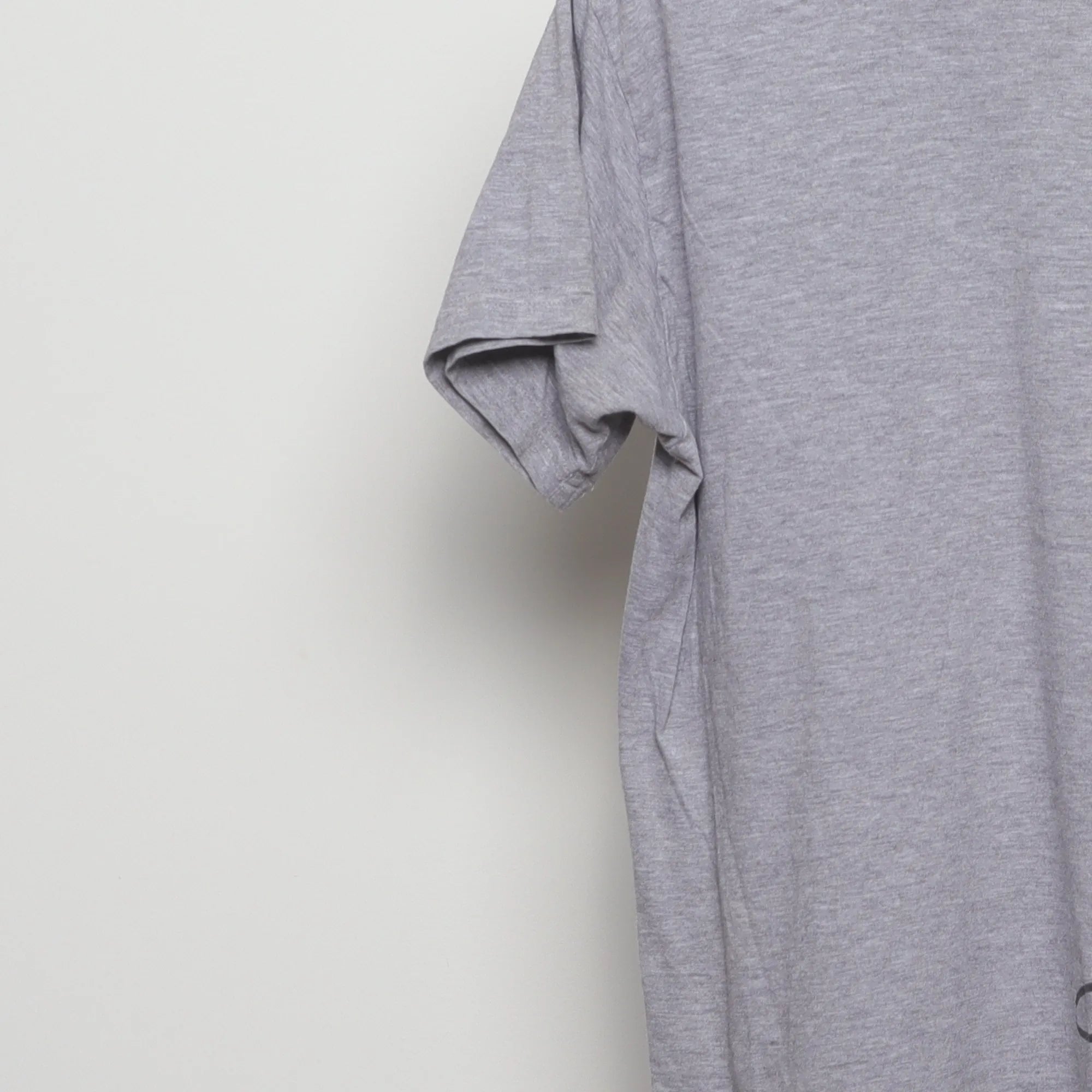 Close-up of the sleeve on the Vintage 2010s Maxell Cassette Graphic T-Shirt L