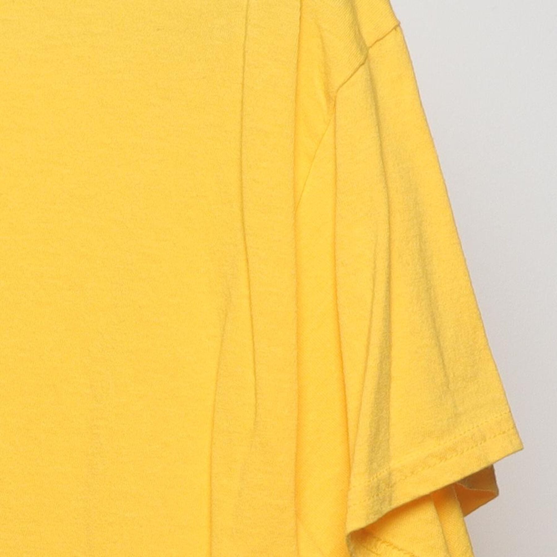 Close-up of the Right sleeve on the Vintage 2010s Despicable Me "Minions Pile" T-Shirt - S
