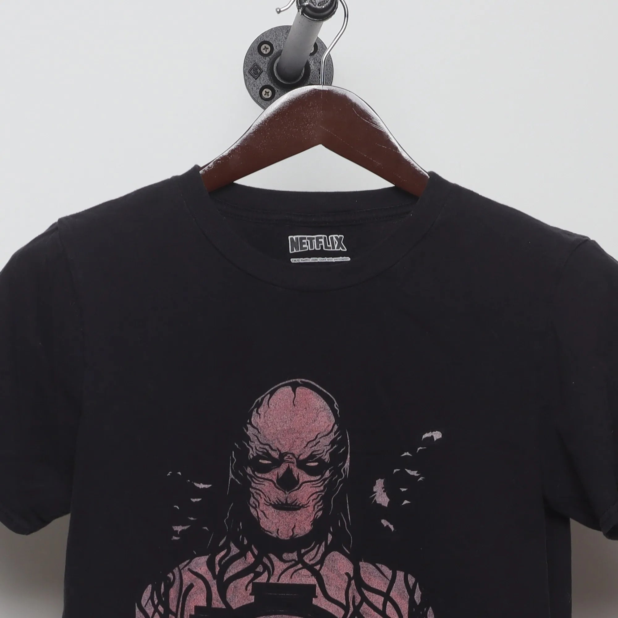 Close-up of the collar and tag on the Vintage 2010s Netflix Stranger Things Vecna Tee S